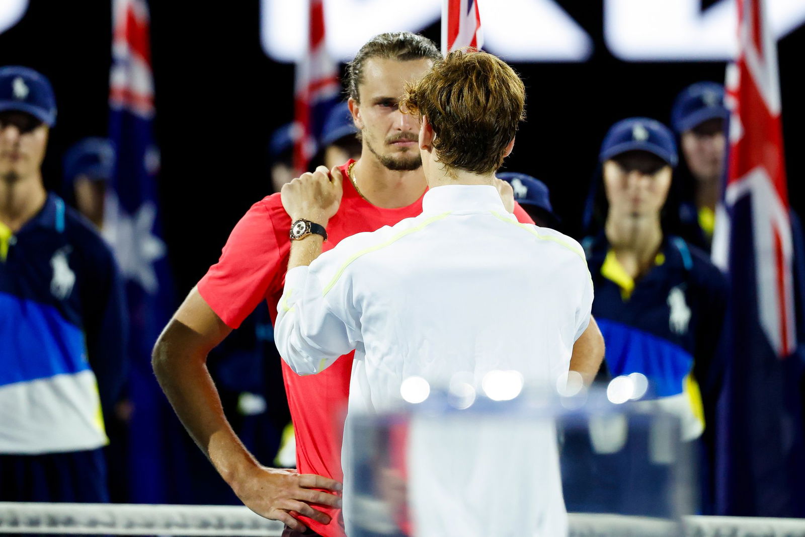 Bei den Australian Open tröstete Sinner noch den im Finale unterlegenen Zverev.