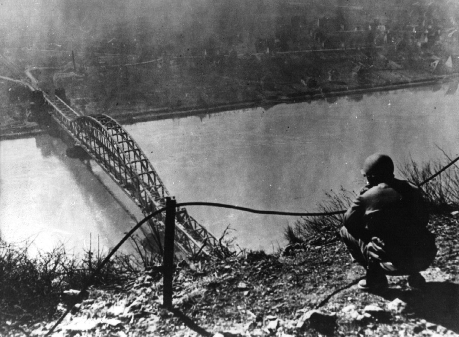 Über die Brücke von Remagen konnte die US-Armee 1945 nach dem Rückzug der Wehrmacht aus Frankreich erstmals den Rhein in Richtung Osten überqueren. (undatiertes Archivfoto)