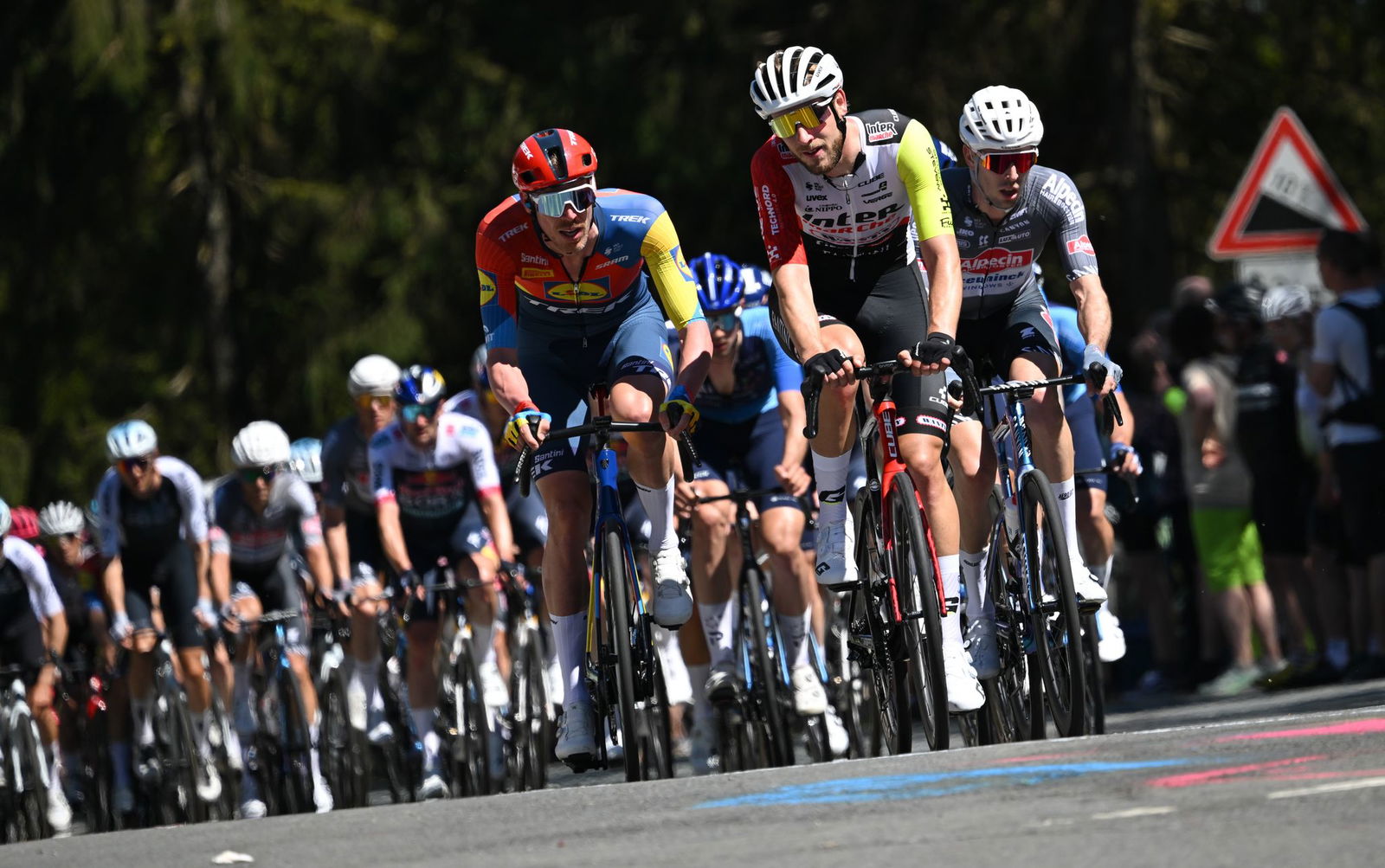 Der deutsche Radprofi Jonas Rutsch (vorne rechts) spielte bei der Entscheidung von Eschborn-Frankfurt keine Rolle.