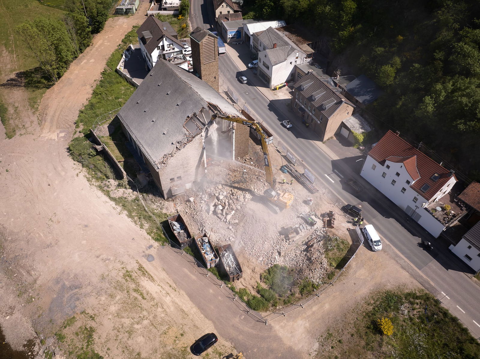 Bestandteile der Kirche sind nun an anderen Orten zu finden. 