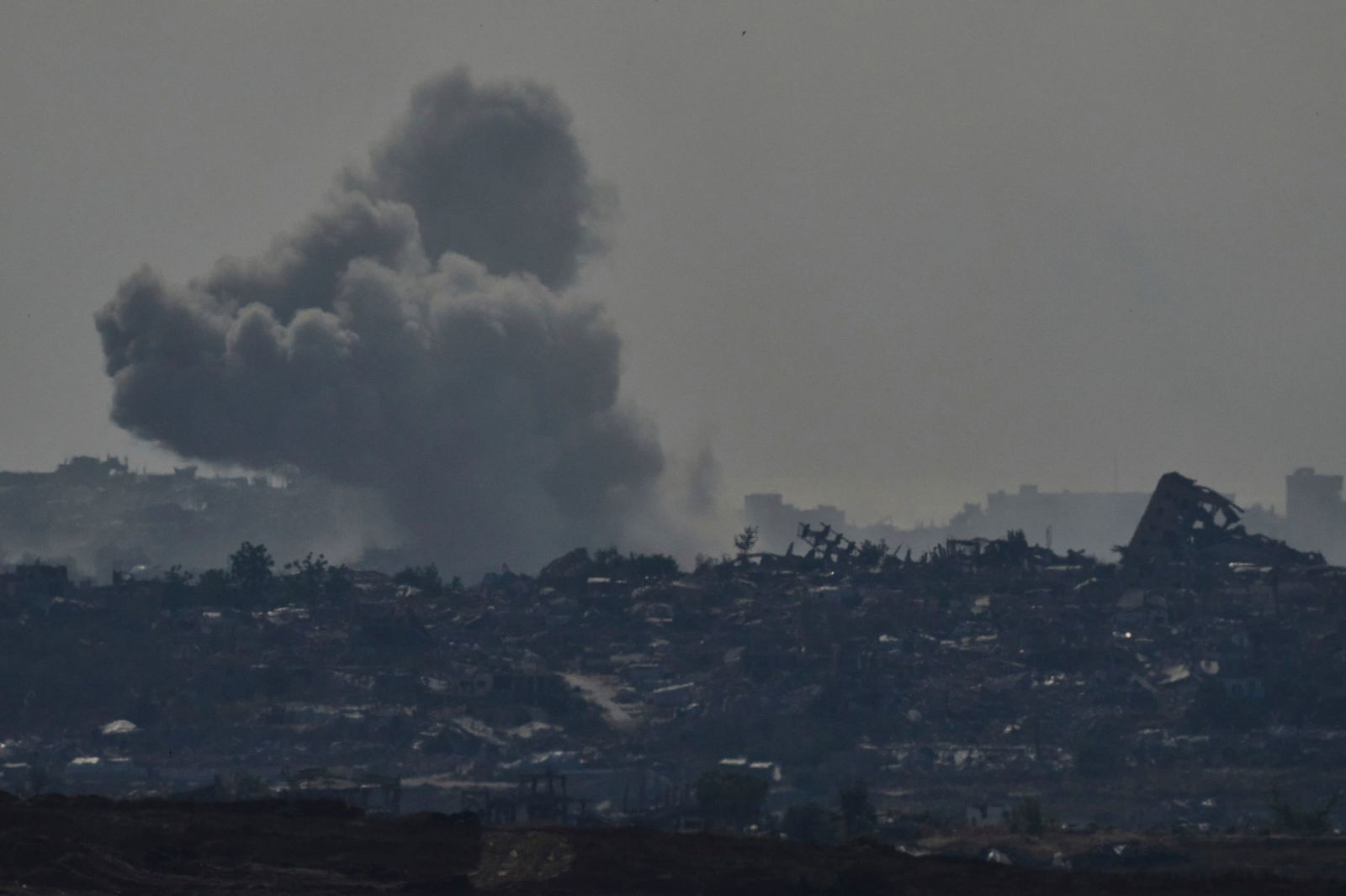 Israel hat erneut Dutzende Angriffe auf den Gazastreifen geflogen.