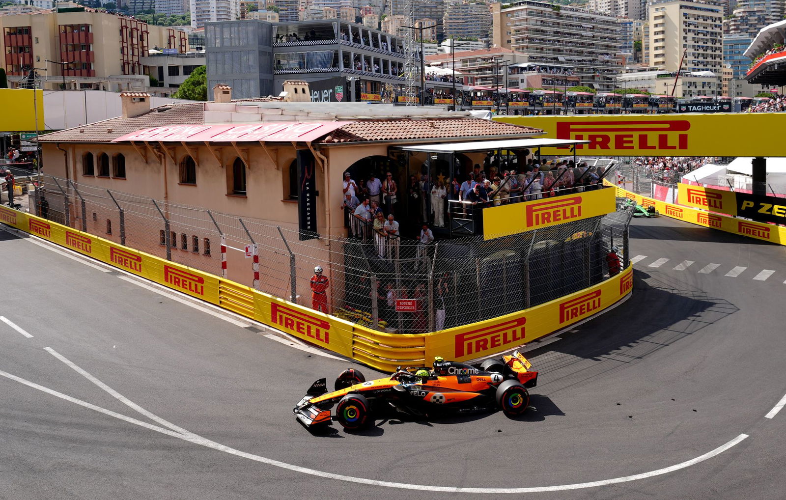 Lando Norris holt sich den ersten Startplatz.