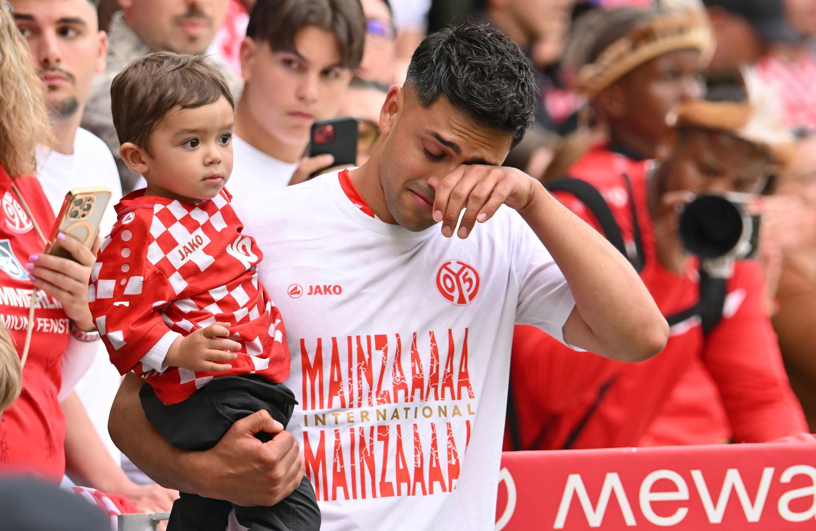 Nadiem Amiri vom FSV Mainz 05 kamen nach dem 2:2 gegen Bayer Leverkusen die Tränen.