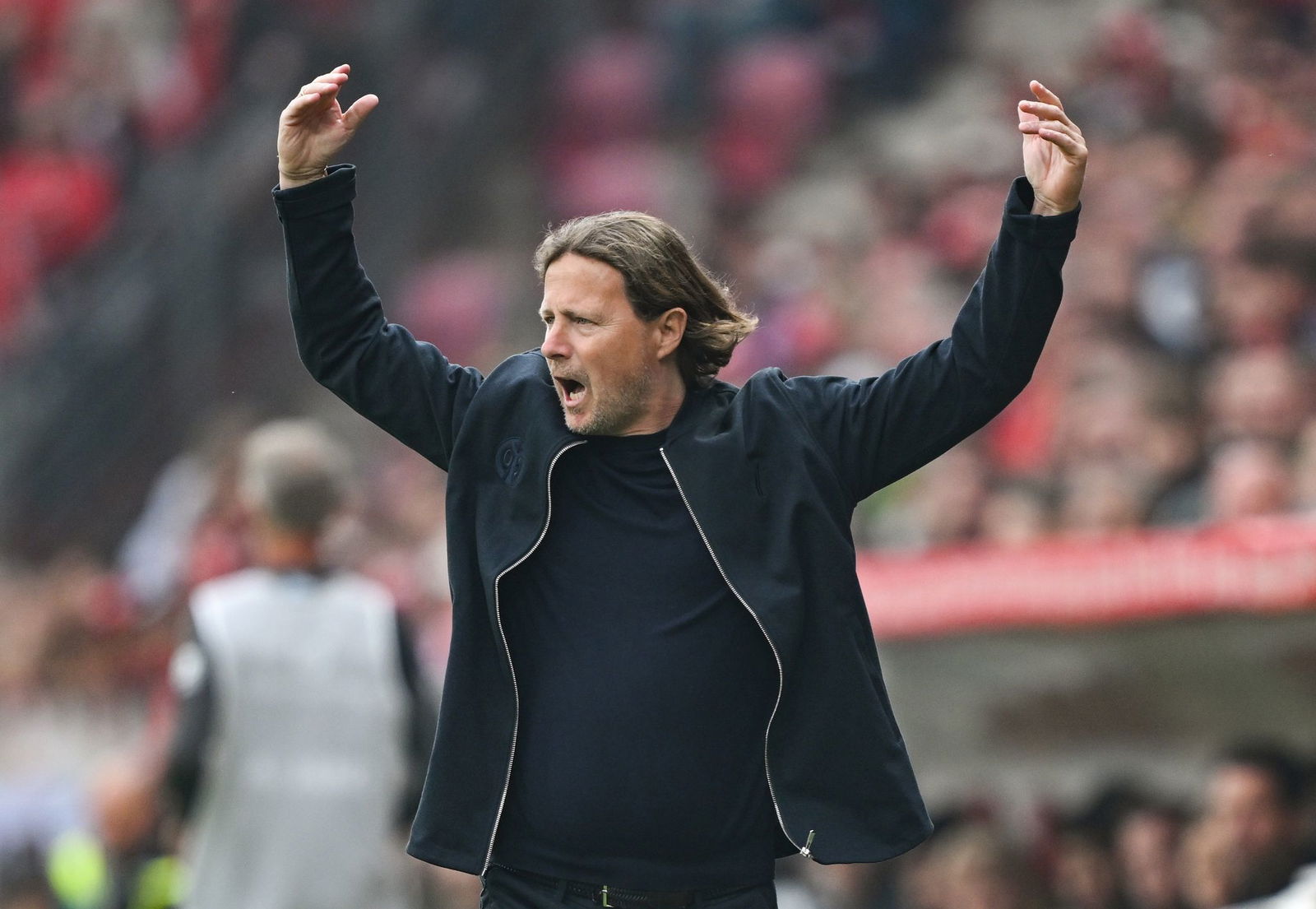 Der FSV Mainz 05 um Coach Bo Henriksen ist beim VfL Bochum der Favorit.