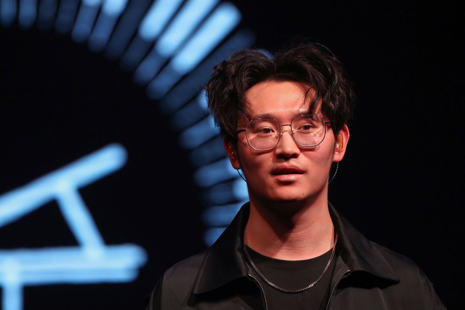 Der Klavierspieler Tony Ann hat auf Instagram mehr als 3,1 Millionen Fans.