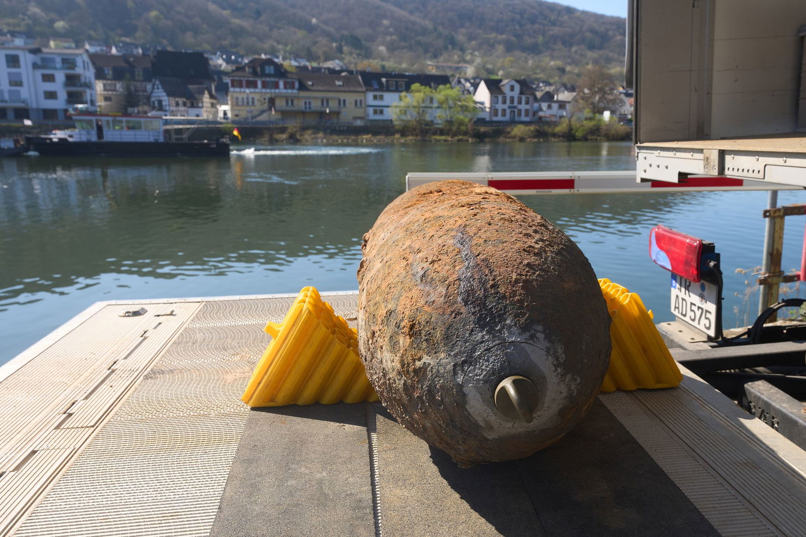 Immer wieder werden alte Weltkriegsbomben im Boden entdeckt. (Archivbild)