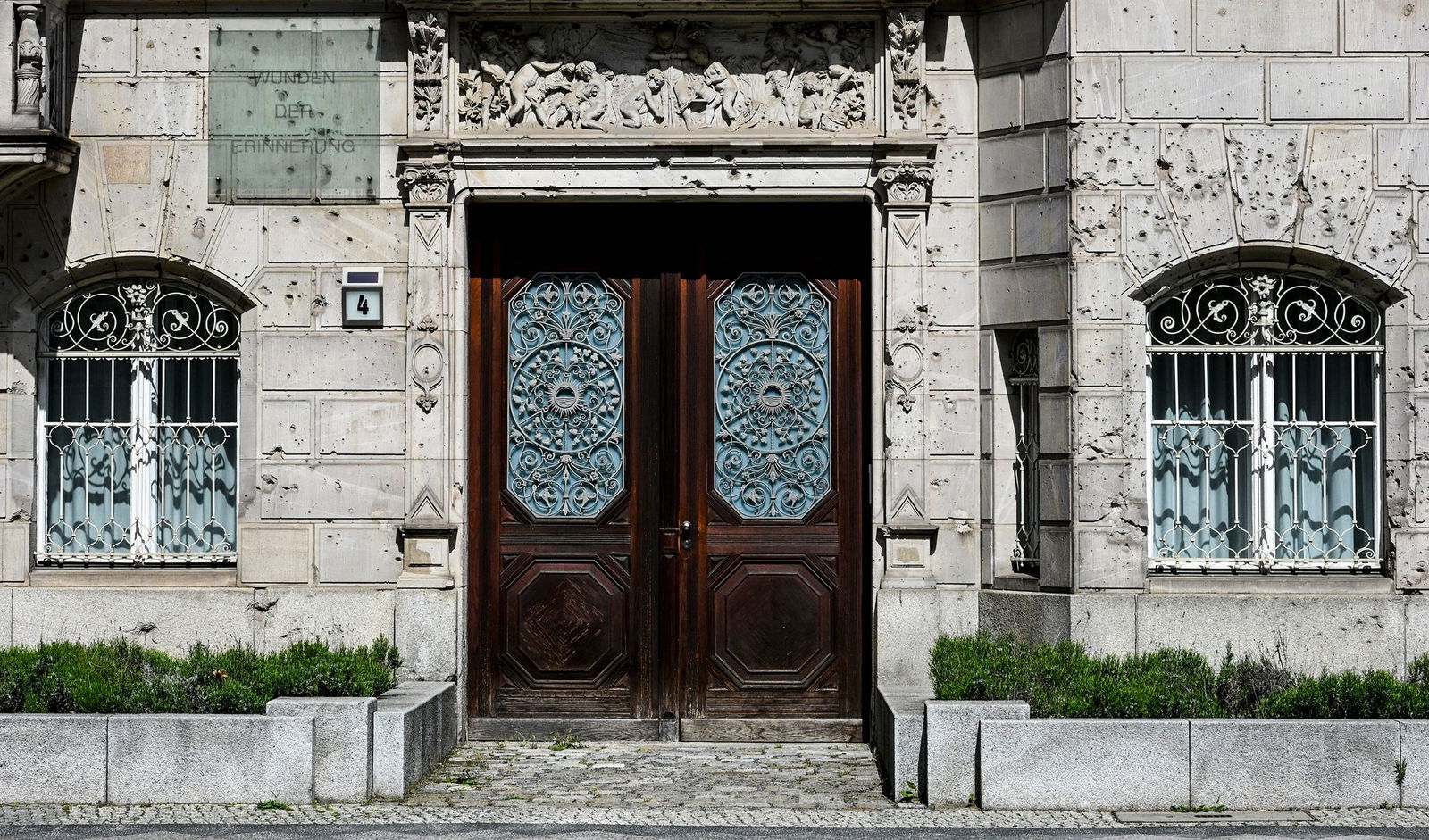 Kriegsspuren sind in Berlin bis heute zu sehen. (Archivbild)