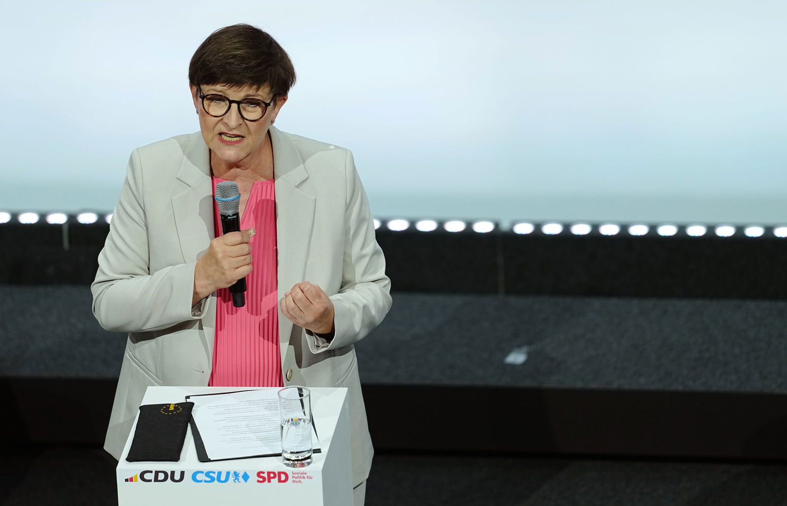 Die Parteichefin will Platz für Erneuerung machen. (Archivbild)