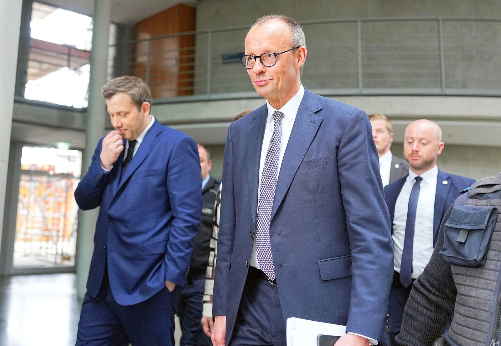 Mit den SPD-Ministerinnen und -Ministern ist das künftige Kabinett des voraussichtlich nächsten Kanzlers Friedrich Merz (CDU) komplett. (Archivbild)