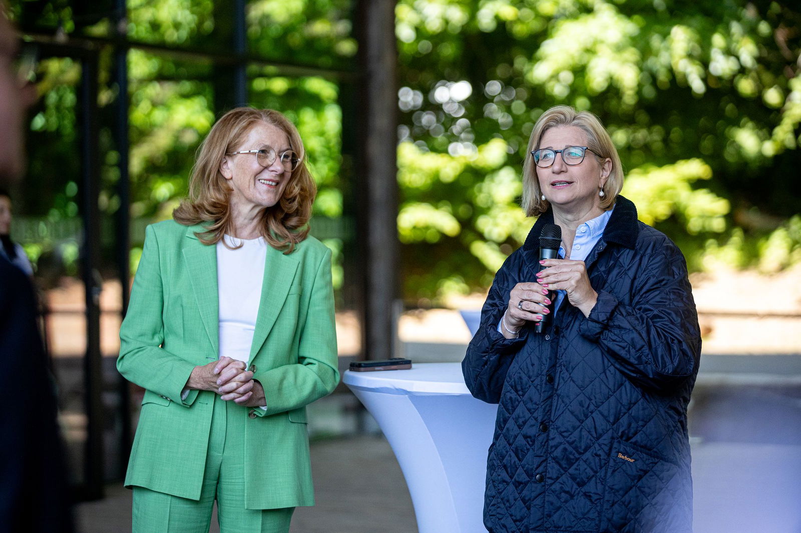 Anke Rehlinger (r) ist zurzeit Bundesratspräsidentin.
