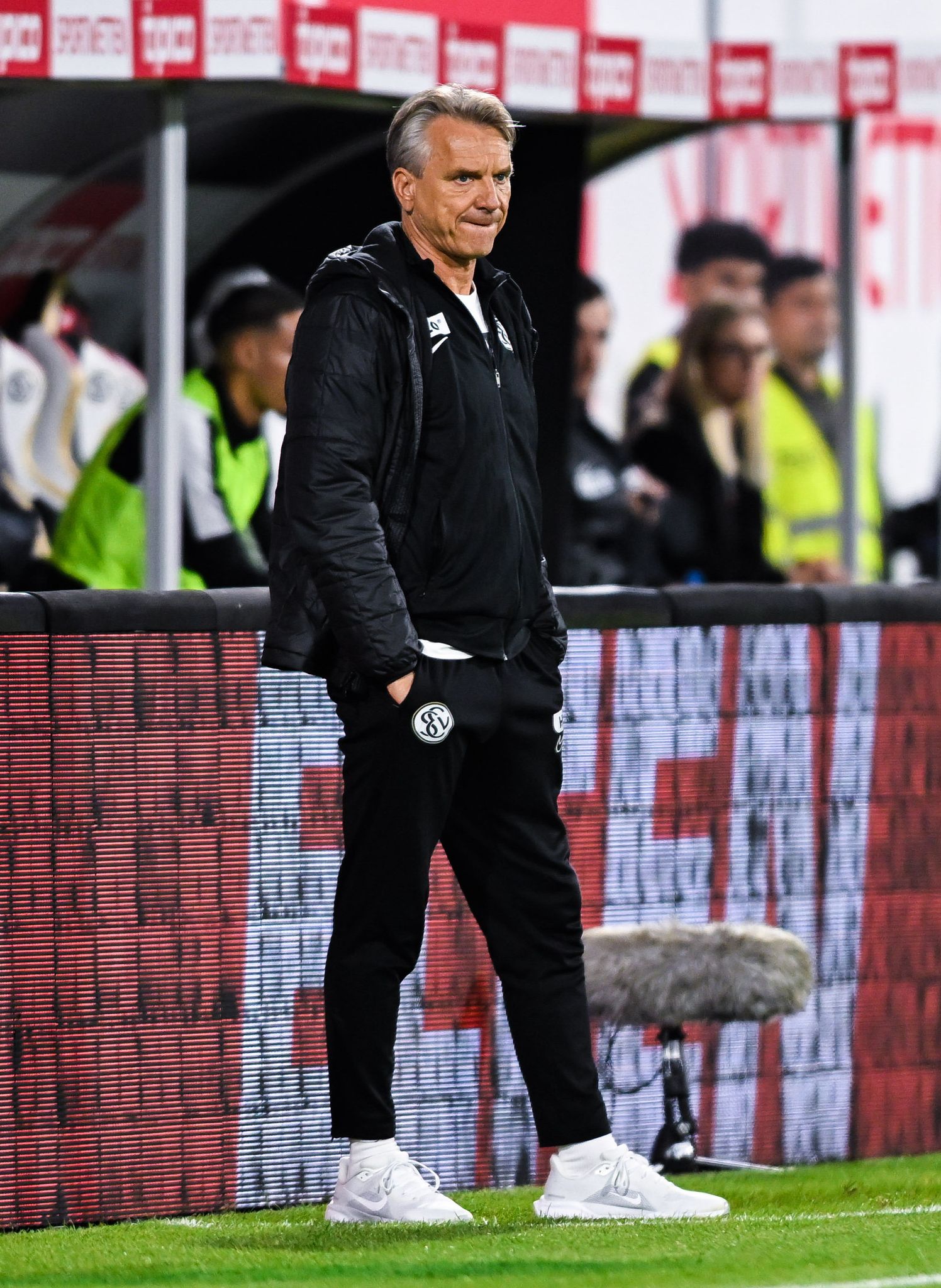 Lässt seine Zukunft offen: Elversbergs Trainer Horst Steffen