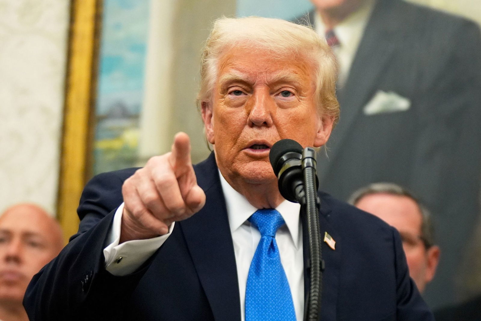 US-Präsident Donald Trump streut Zweifel daran, dass die Krebserkrankung seines Amtsvorgängers Joe Biden erst jetzt bekannt wurde.