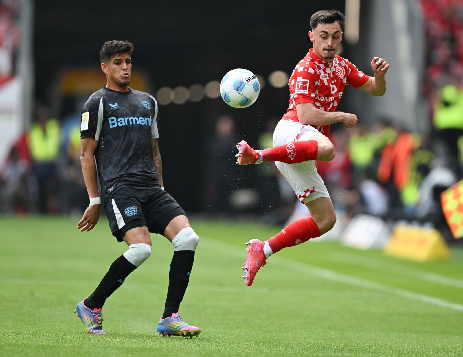 Der Mainzer Paul Nebel (r) traf gegen Leverkusen zum 1:0.