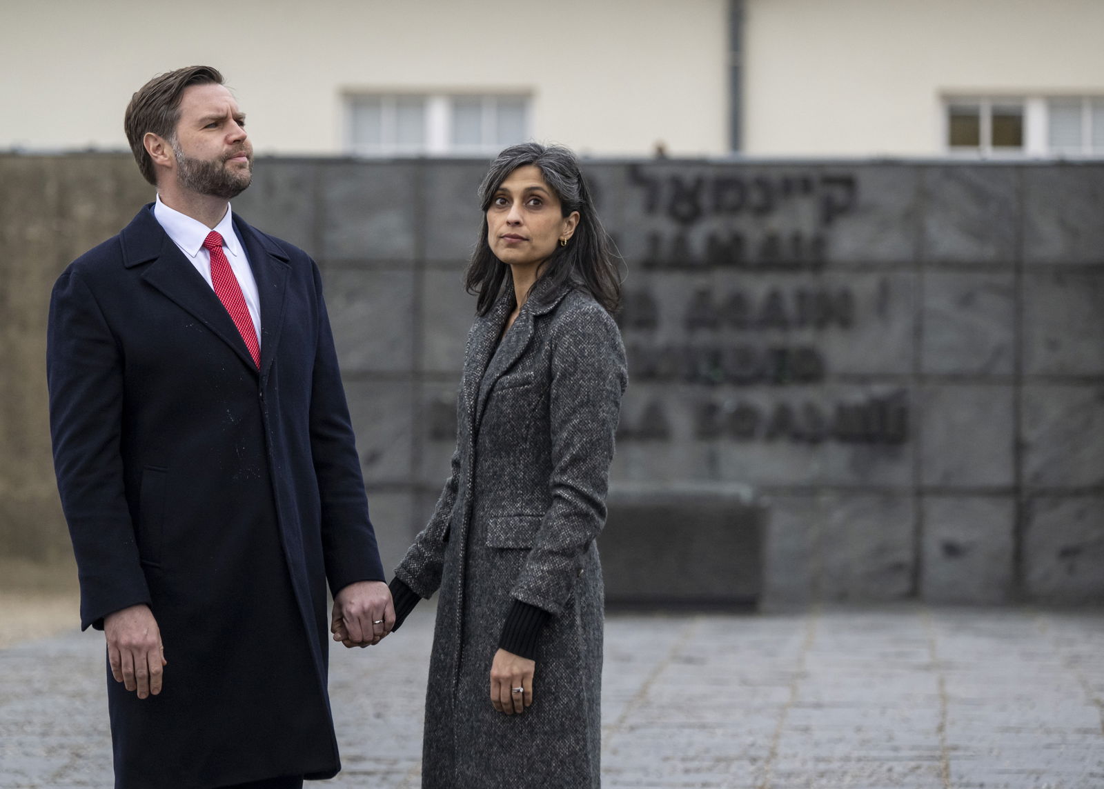 US-Vizepräsident J. D. Vance und seine Frau Usha Chilukuri Vance besuchen nach ihrer Ankunft in Bayern das ehemalige Konzentrationslager Dachau