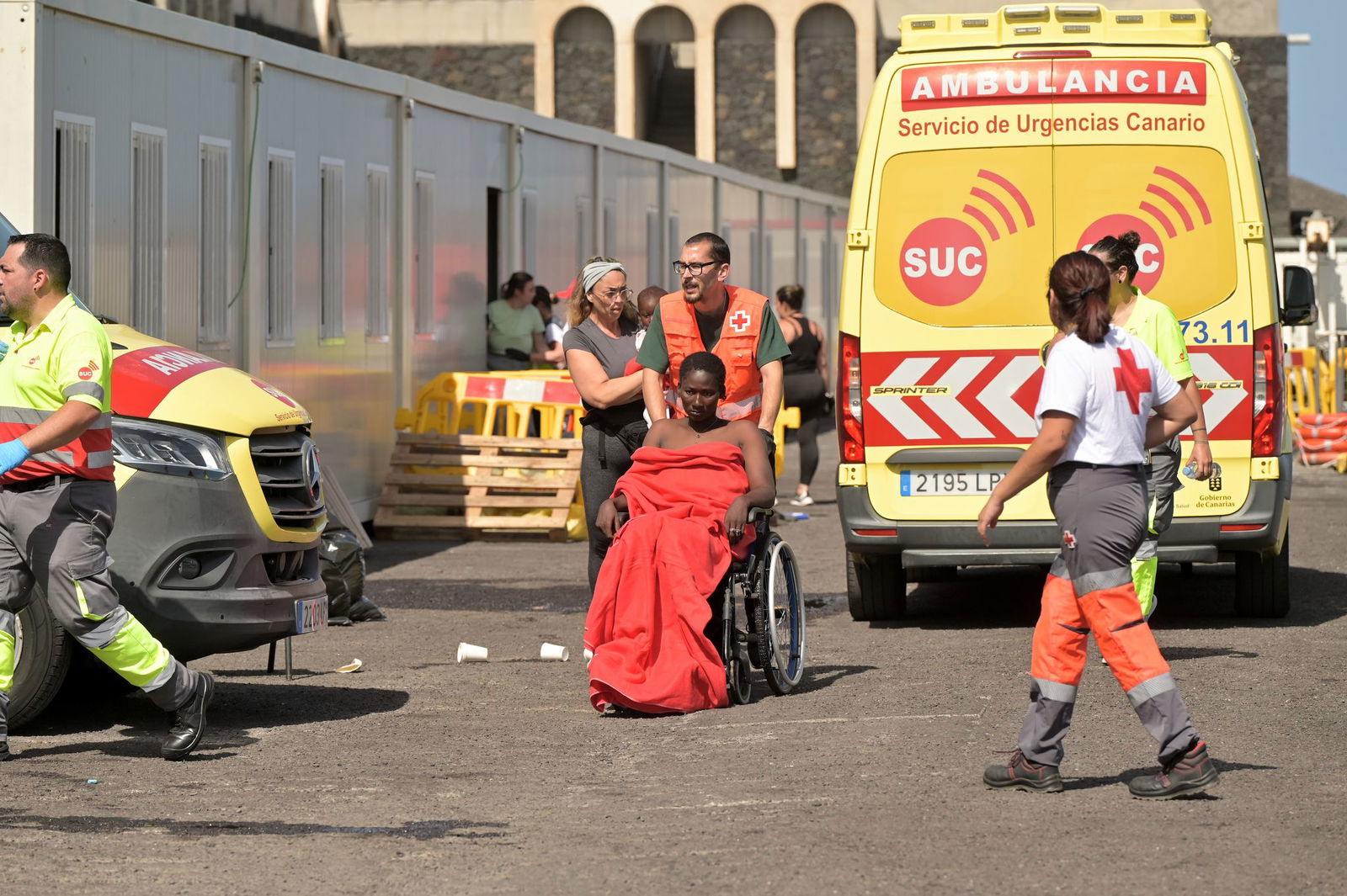 An Bord des Bootes waren viele Frauen und Kinder.