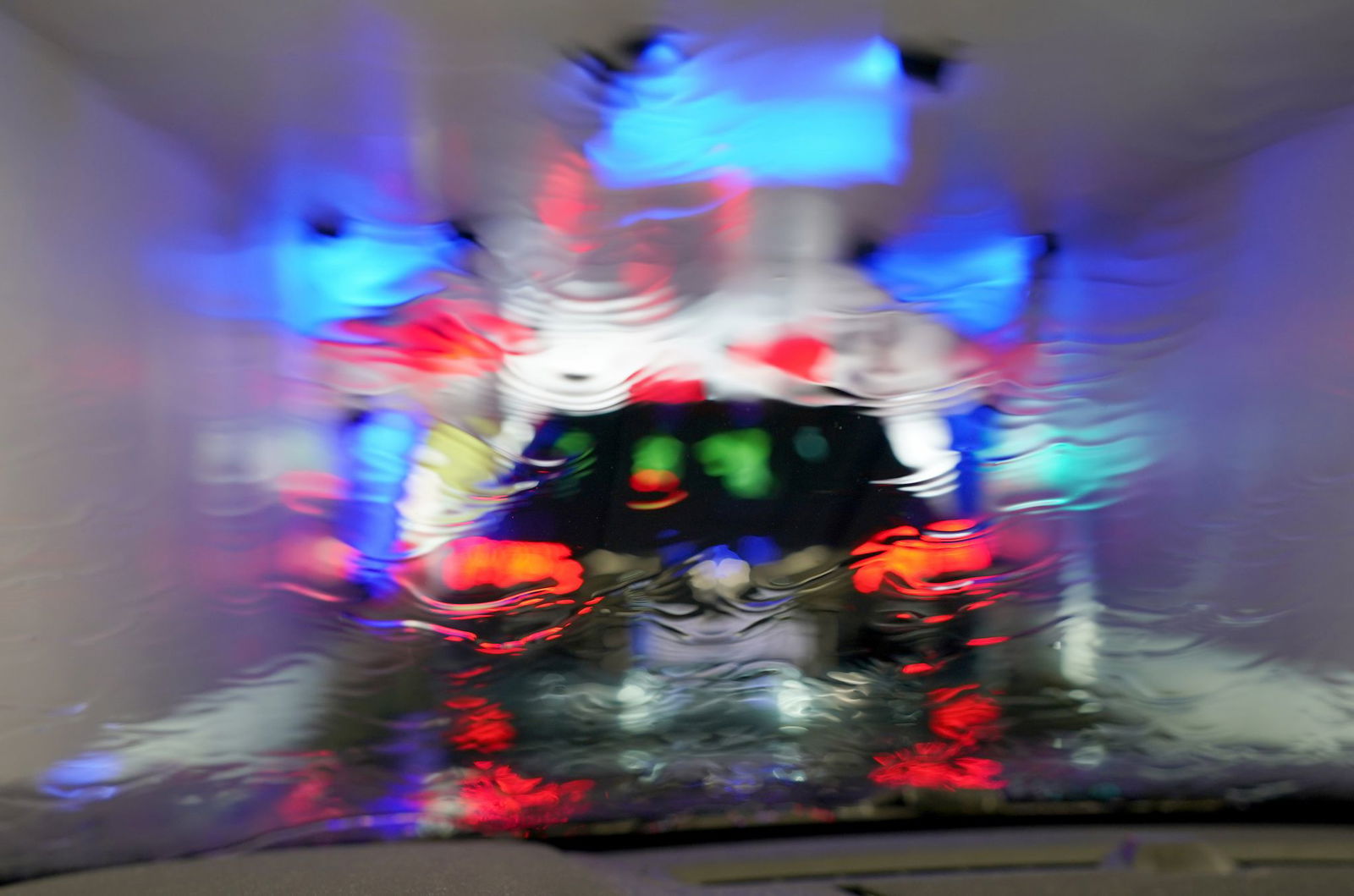 Der Bund für Umwelt und Naturschutz spricht sich für Waschstraßen statt den heimischen Gartenschlauch für die Autowäsche aus. (Archivbild)