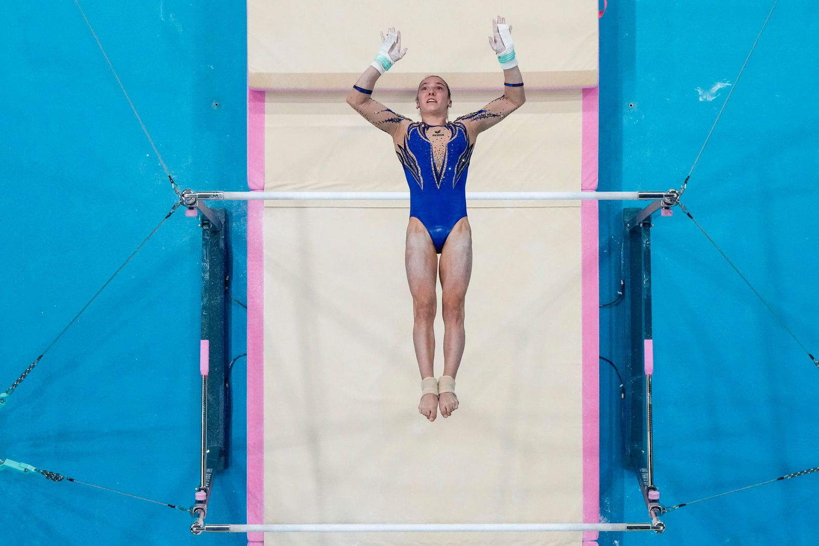 Elegant am Stufenbarren: Helen Kevric.