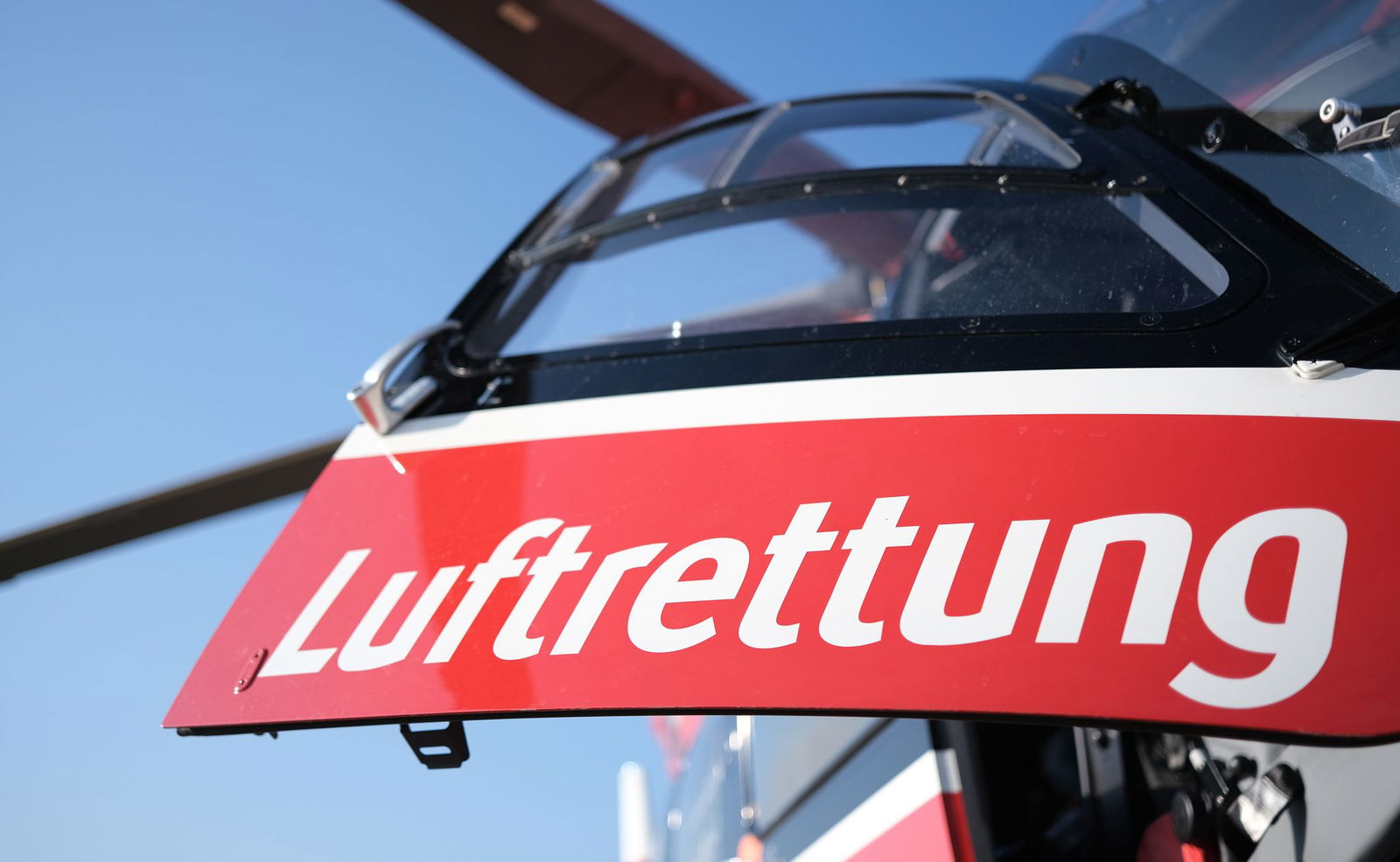 Eine 35-Jährige wurde per Rettungshubschrauber in eine Klinik gebracht (Symbolbild)