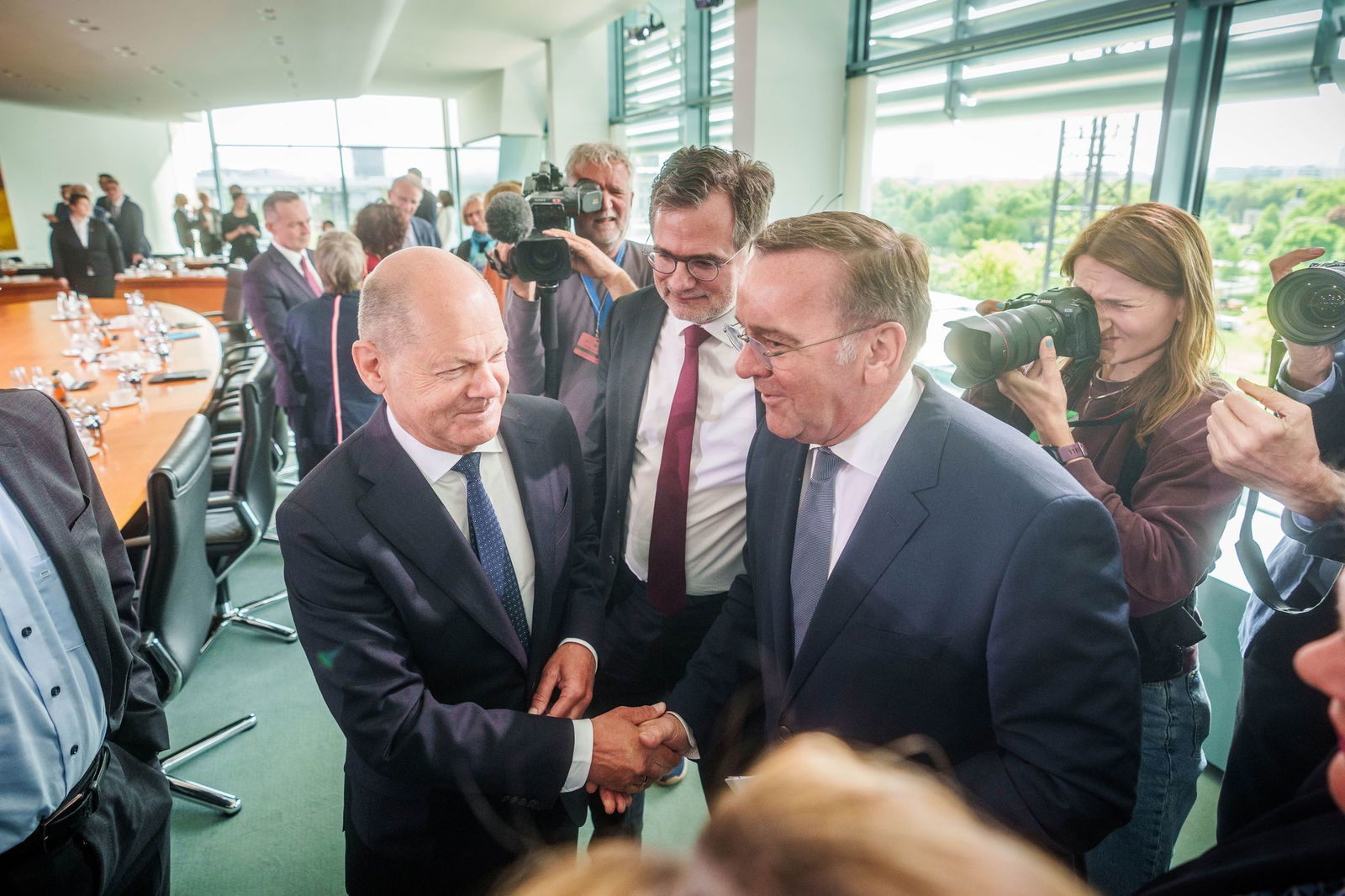 Der geschäftsführende Verteidigungsminister Boris Pistorius (r., SPD) dürfte auch dem nächsten Kabinett angehören.