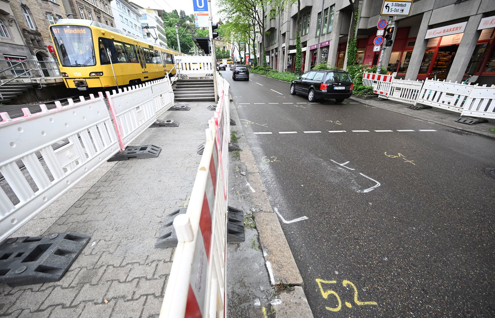 Der Unfall passierte am frühen Samstagabend an einer Bahnhaltestelle.