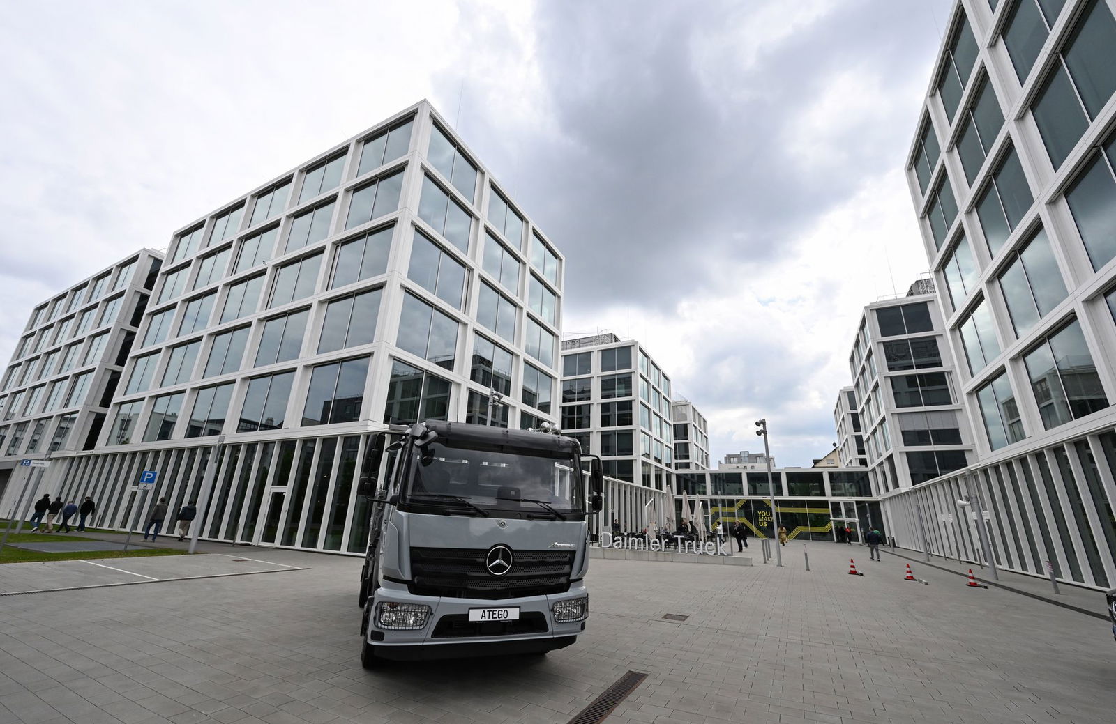 Daimler Truck will die Kosten in Deutschland senken.