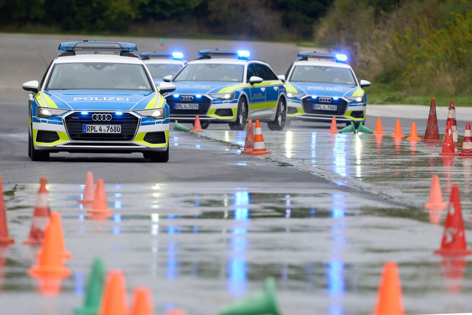 Die rheinland-pfälzische Polizei bekommt neue Streifenwagen. (Symbolbild)