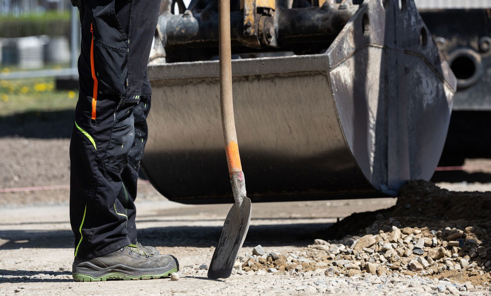 Auf einer Baustelle in Oberstadion hat sich ein Baggerteil gelöst. (Symbolbild)