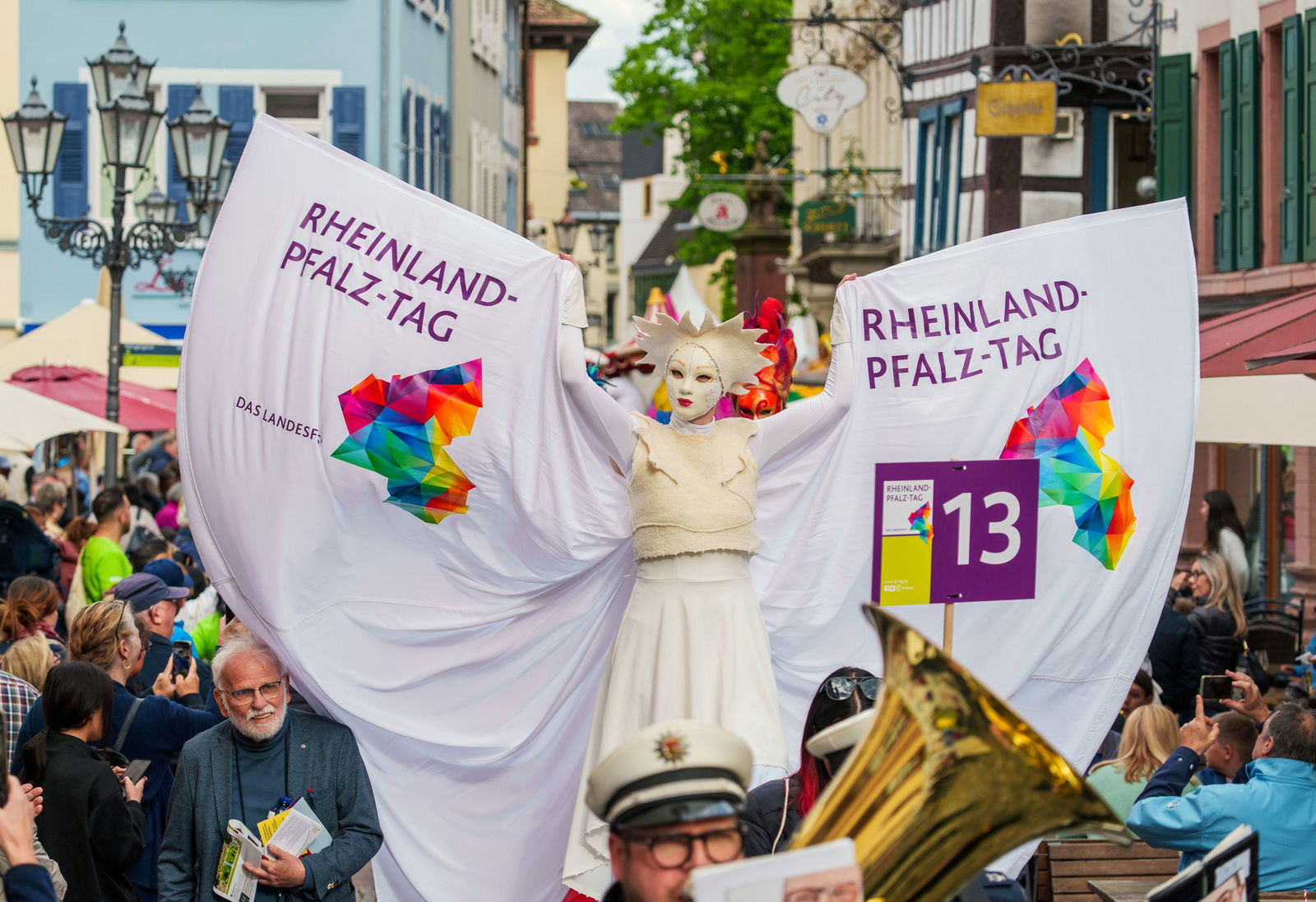 Bunt geht es schon zum Auftakt des Rheinland-Pfalz-Tages zu. 