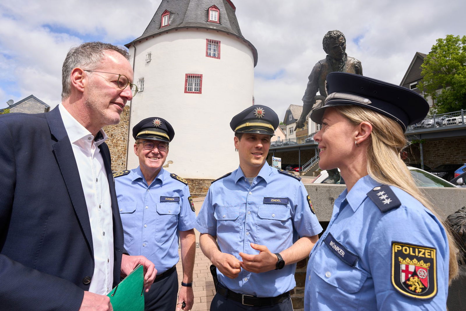 Der sogenannte Bezirksdienst der Polizei soll neu ausgerichtet werden und dadurch einen intensiveren Kontakt zu den Menschen bekommen.