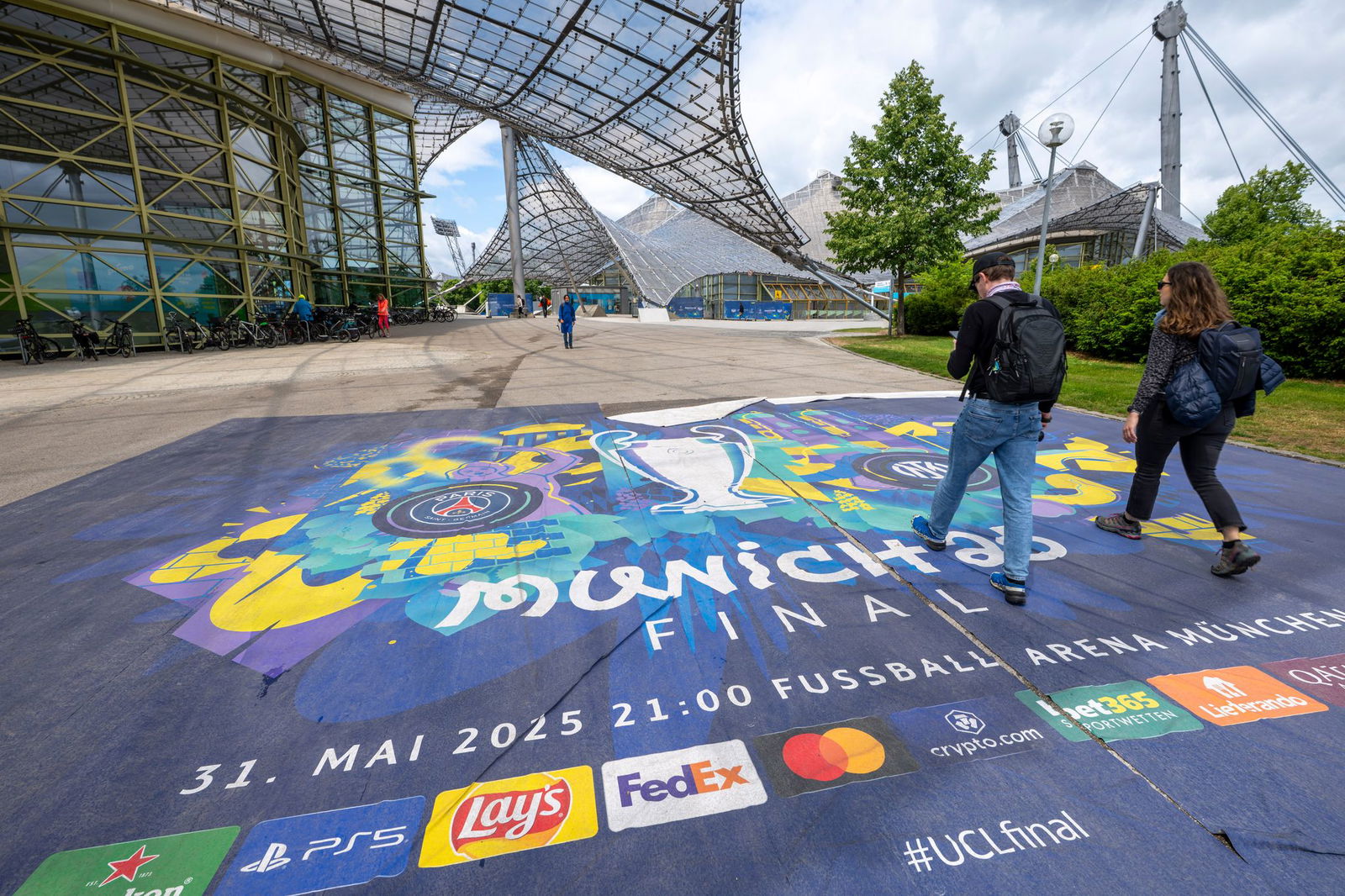 Die Stadt München bereitet sich auf zigtausende Fußballfans aus Italien und Frankreich vor.