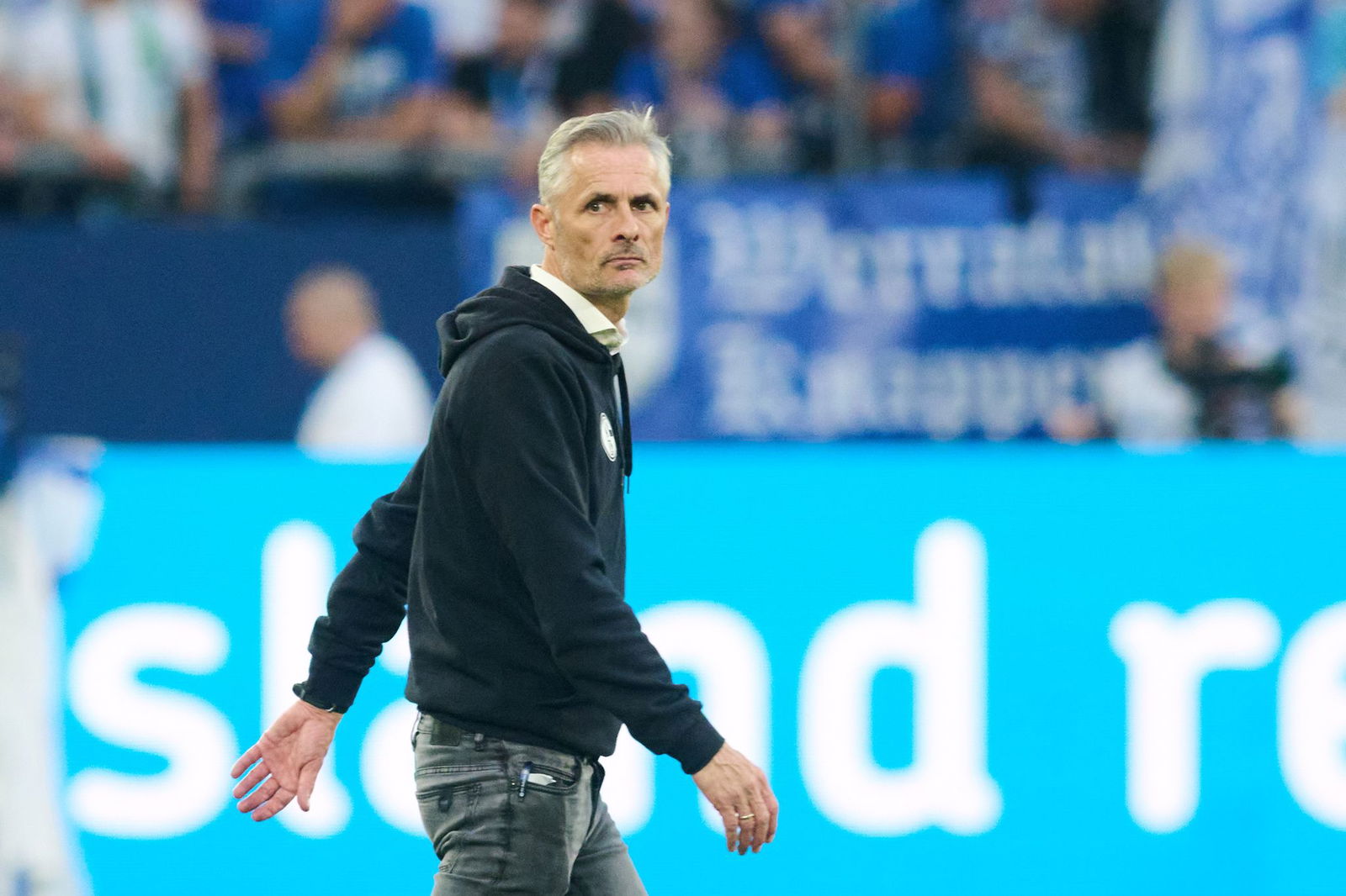 Schalke entließ Trainer Kees van Wonderen nach der Niederlage gegen Paderborn mit sofortiger Wirkung. 
