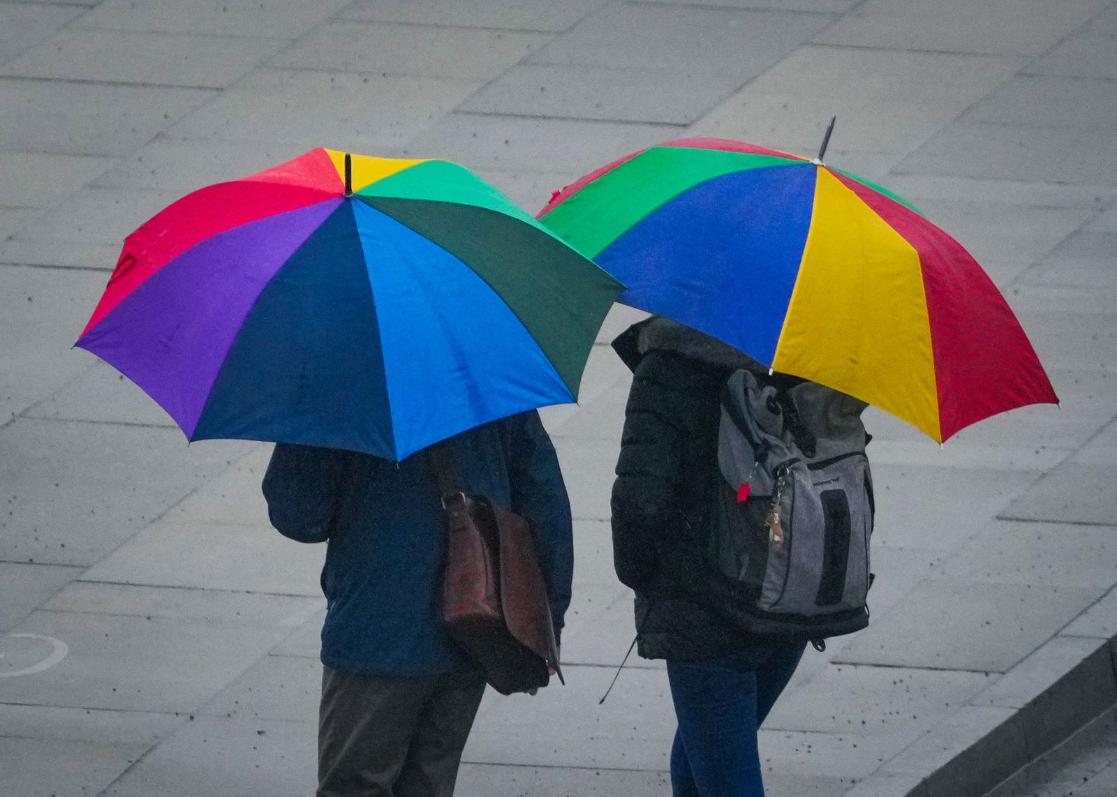 Mitte der Woche kann ein Regenschirm nicht schaden. (Symbolfoto)