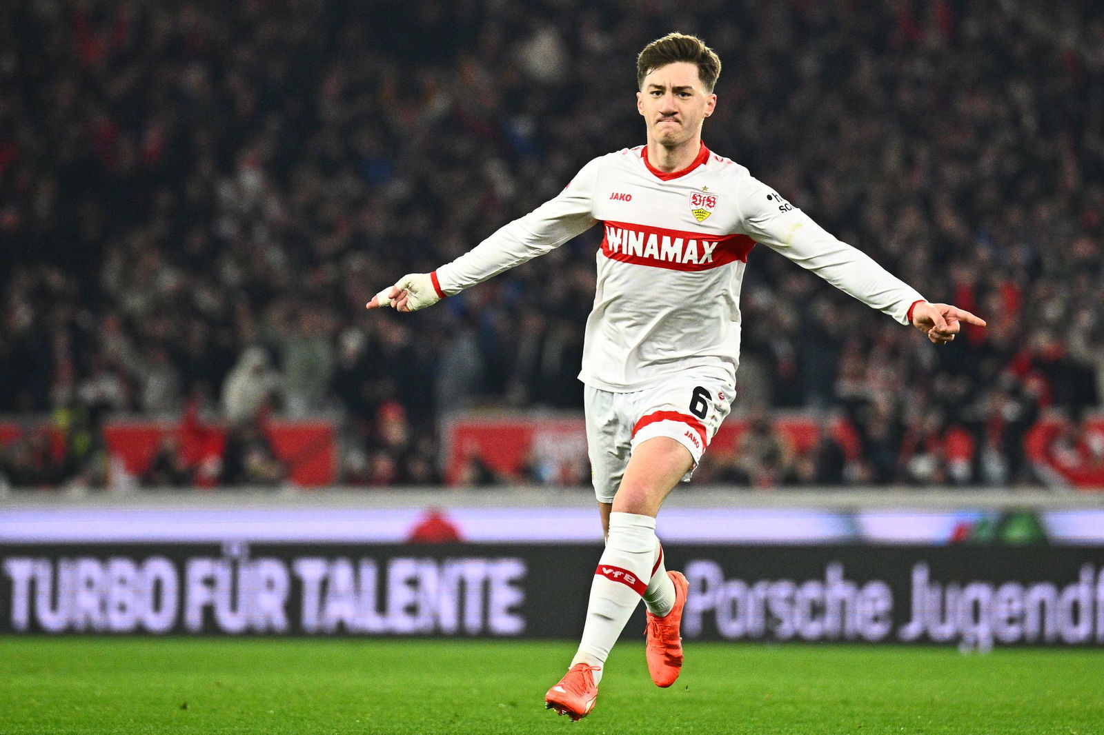 Angelo Stiller soll beim FC Liverpool auf der Liste stehen.