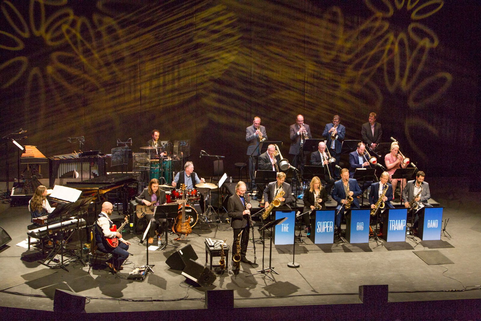 Der britische Musiker John Helliwell hat die Songs seiner früheren Band Supertramp mit einer Big Band neu aufgenommen.