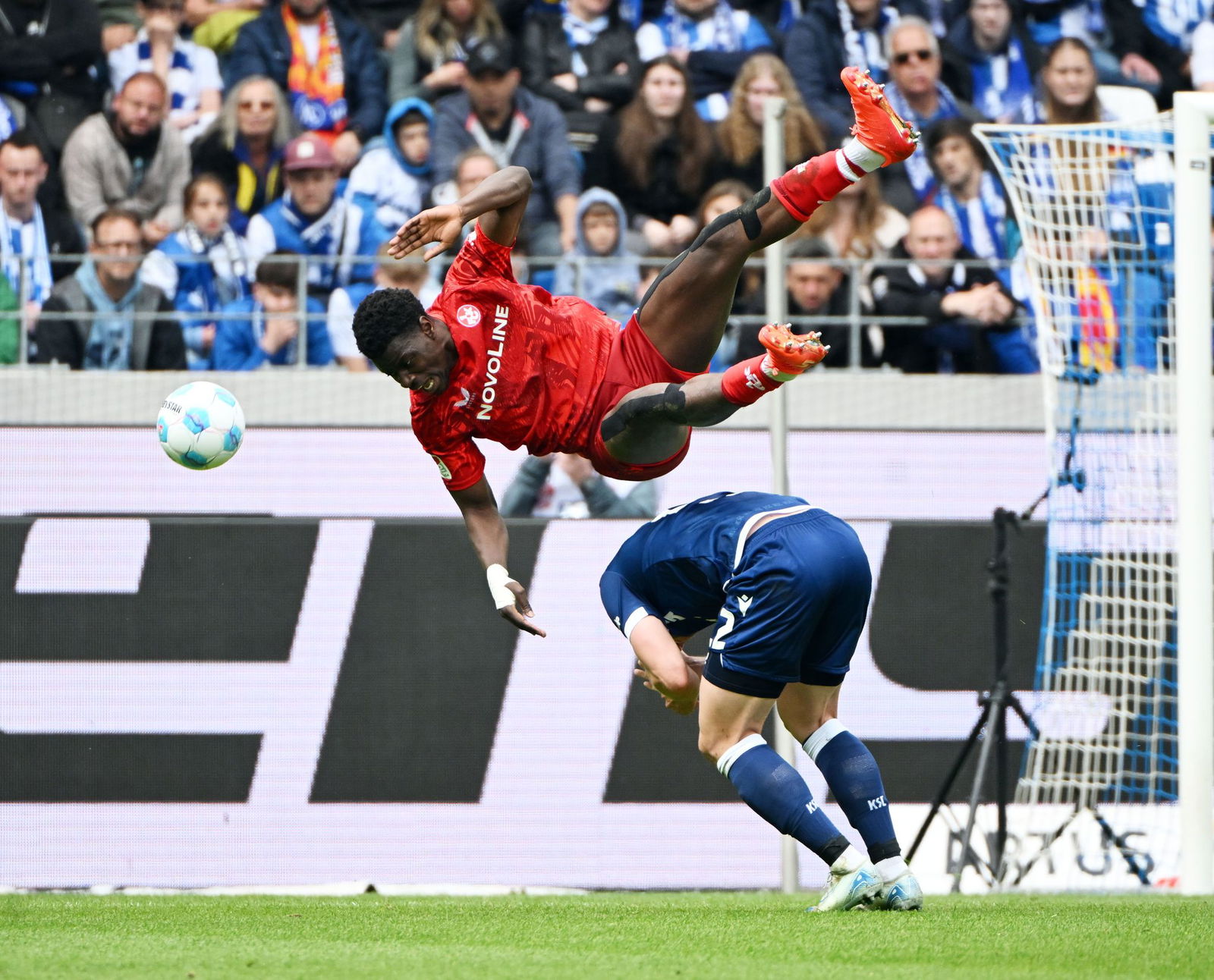 Der 1. FC Kaiserslautern hat beim Karlsruher SC einen Punkt erkämpft.