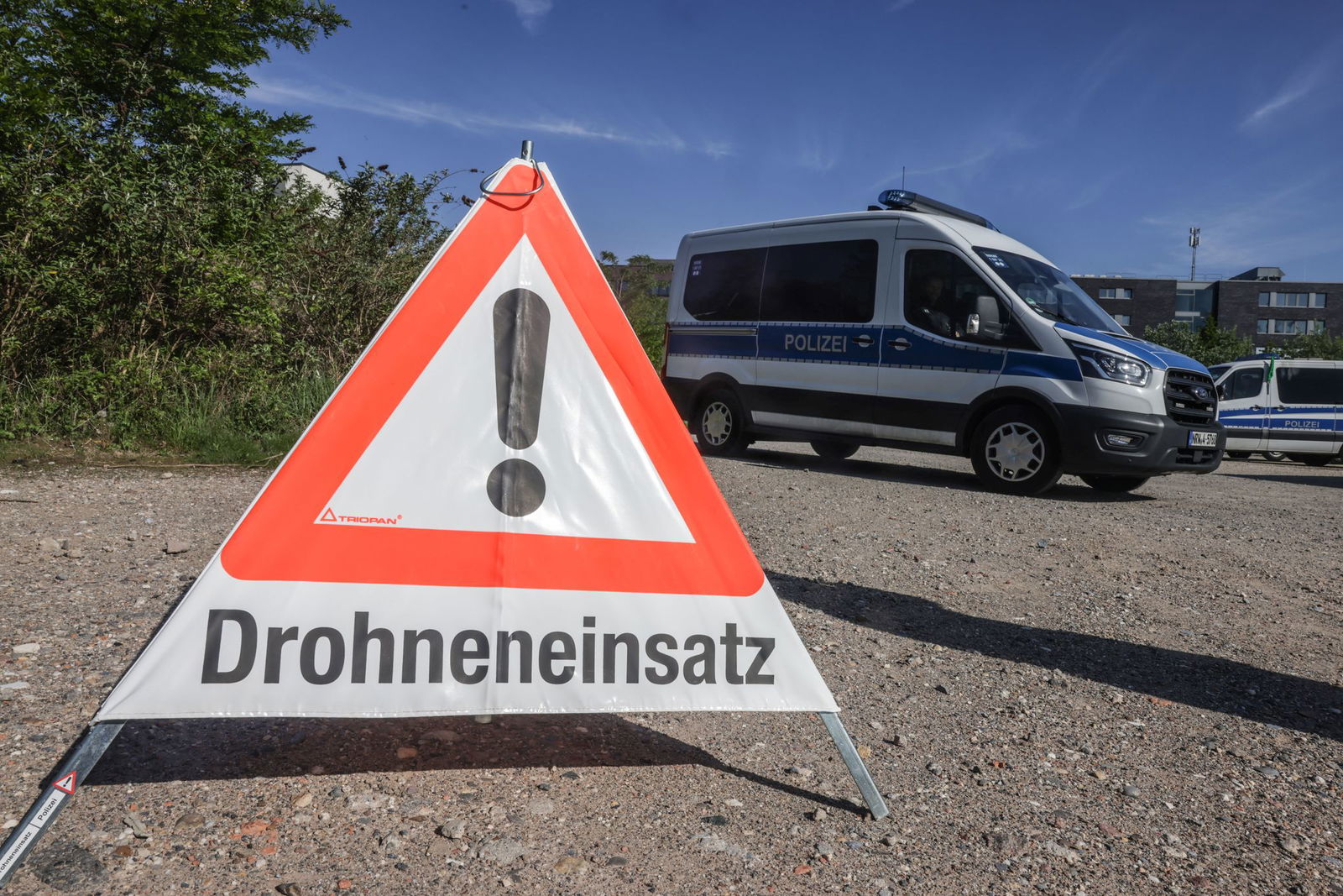 Bei der Suche nach dem Mann setzten die Einsatzkräfte auch eine Drohne ein. (Symbolbild)