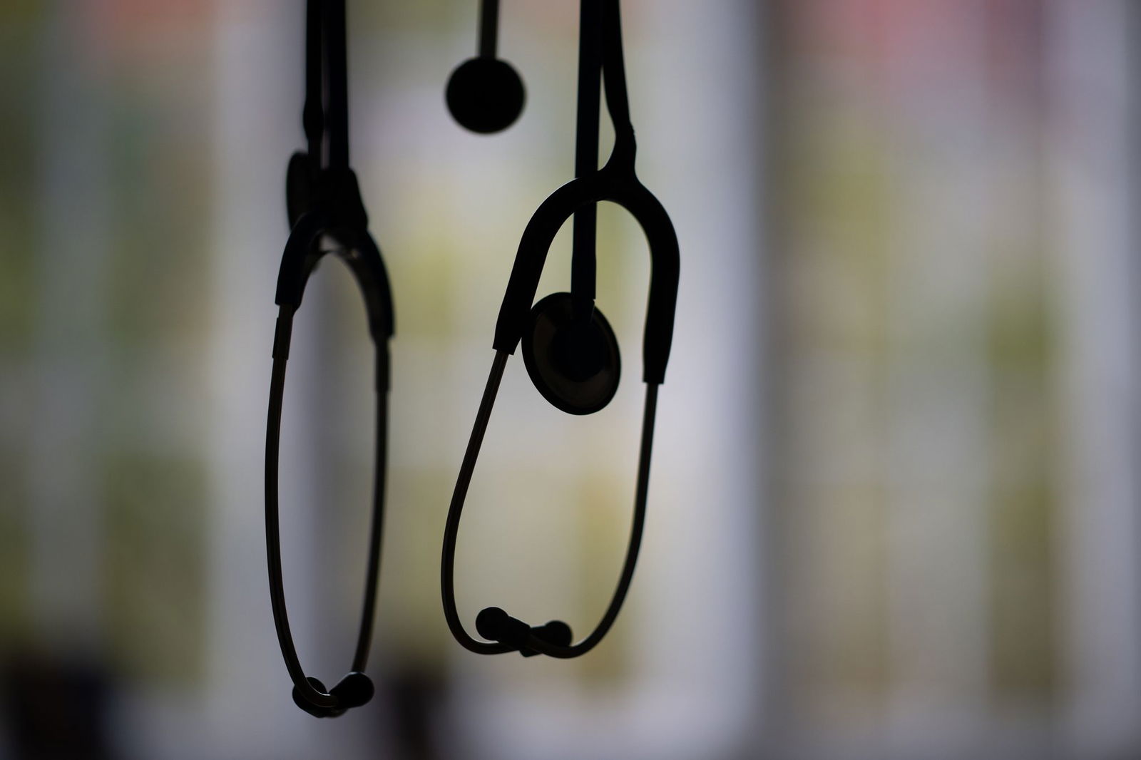 Unfall- und Allgemeinchirurgie sowie Frauenheilkunde - mehr als 300 Menschen haben sich 2024 mit dem Verdacht an die rheinland-pfälzische Landesärztekammer gewandt, falsch behandelt worden zu sein. (Symbolbild)