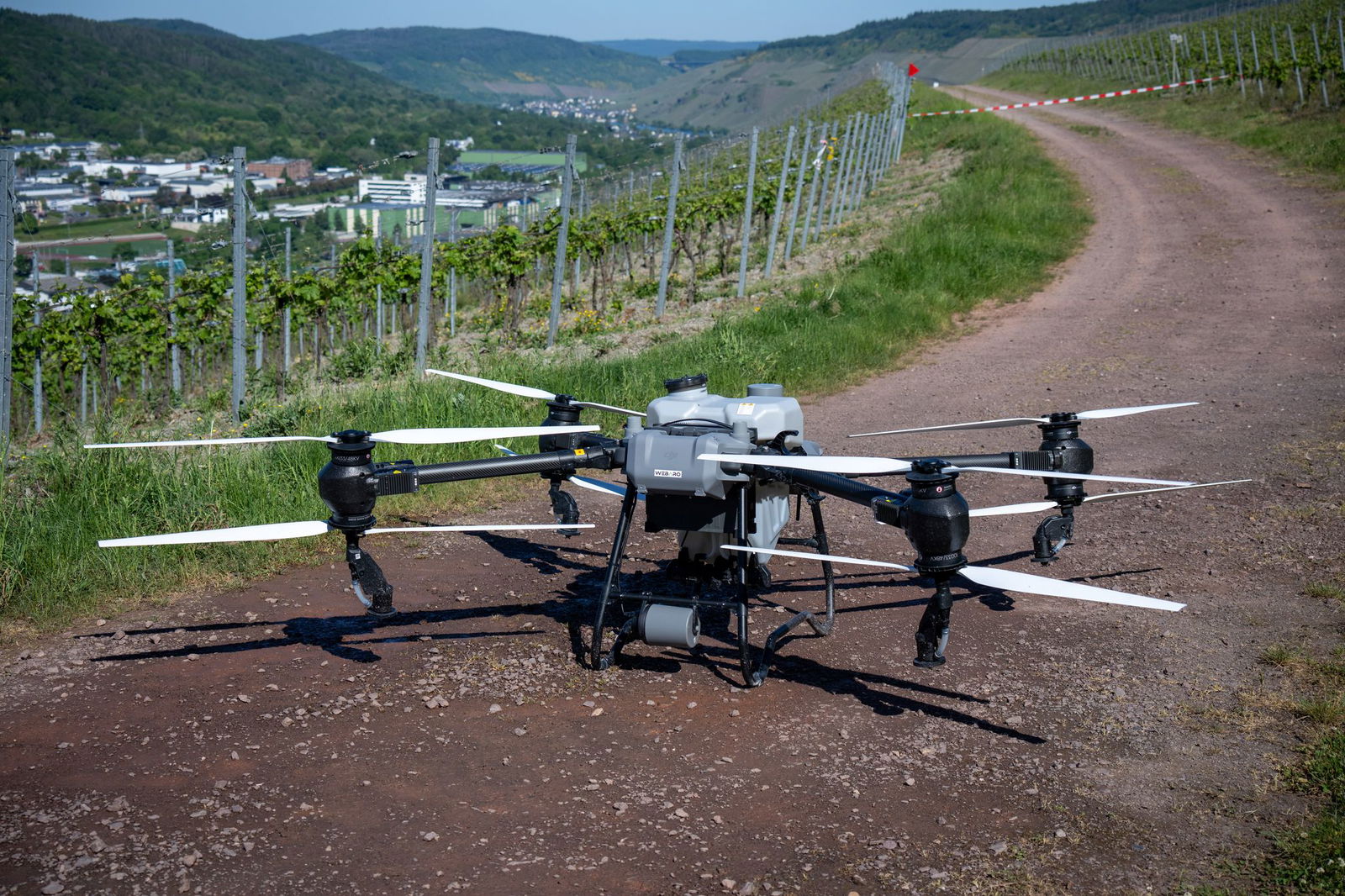 Zur Vorstellung der neuen Drohnen sind auch Interessierte von der Ahr, vom Mittelrhein und aus Luxemburg gekommen