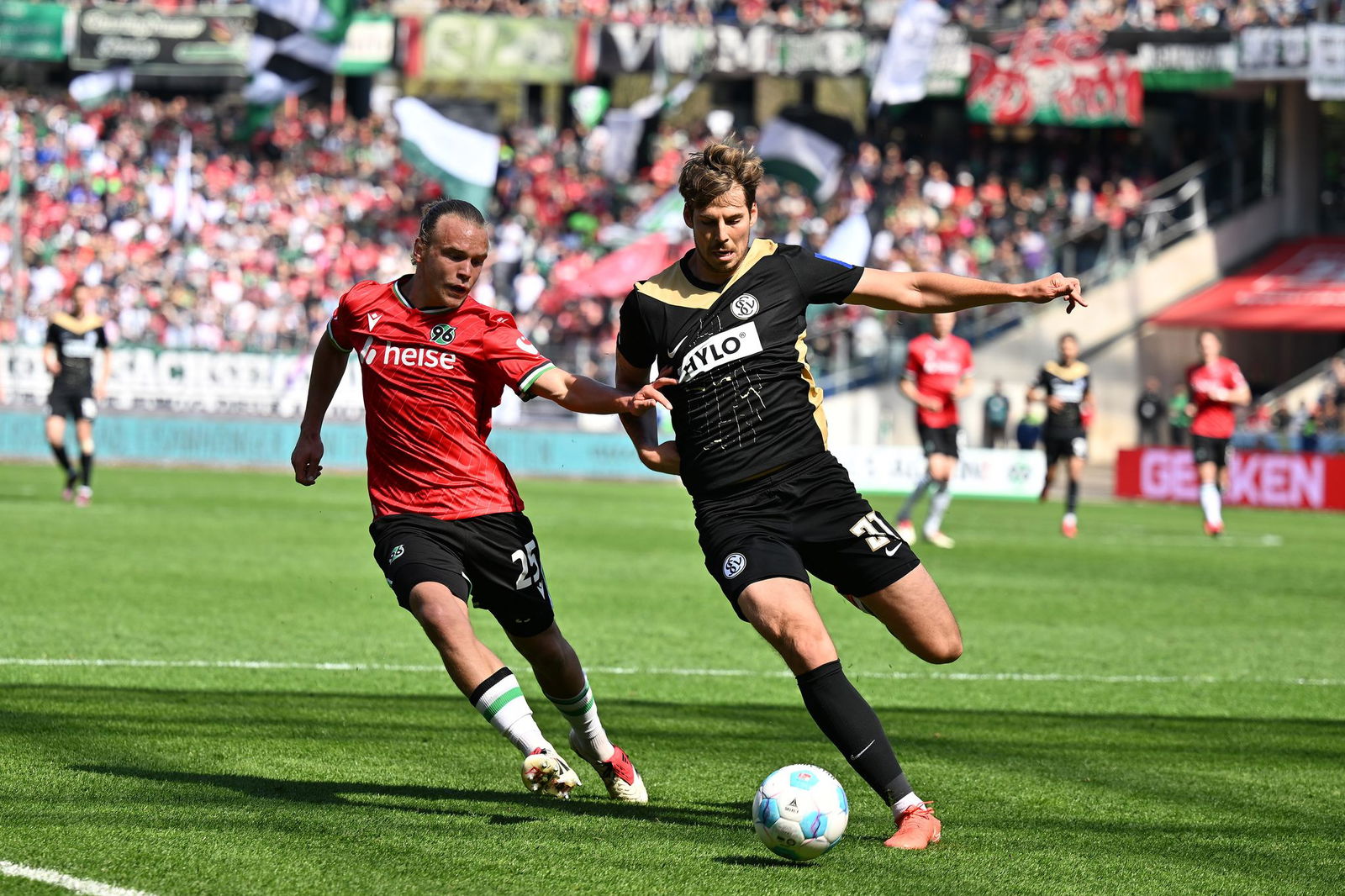 Der Verteidiger kam im vergangenen Sommer nach Elversberg.