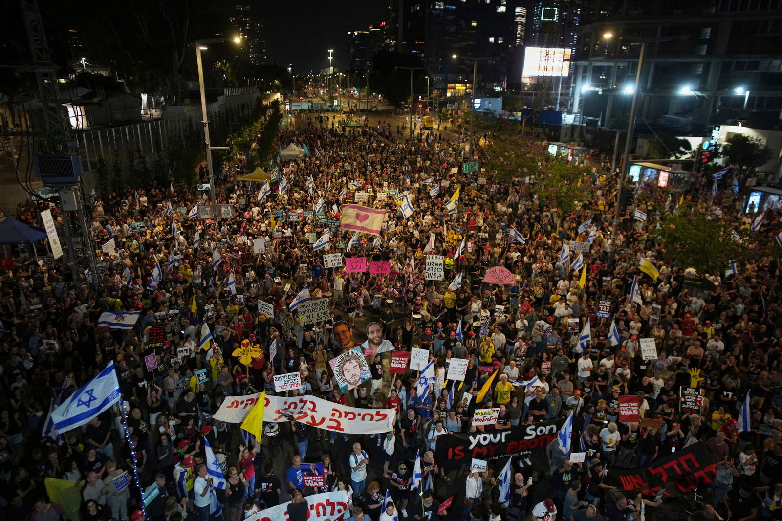 In Israel gehen erneut Menschen gegen die Regierung auf die Straße. 