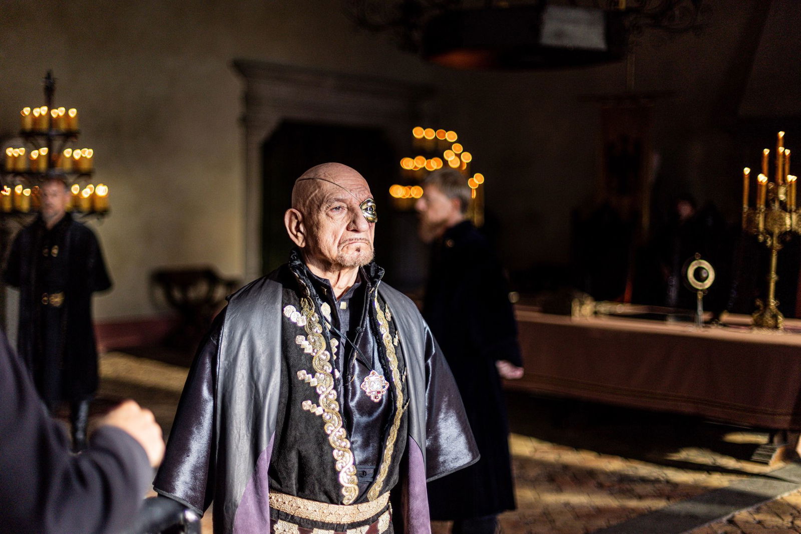 Ben Kingsley als König Albrecht in einer Szene des Films.