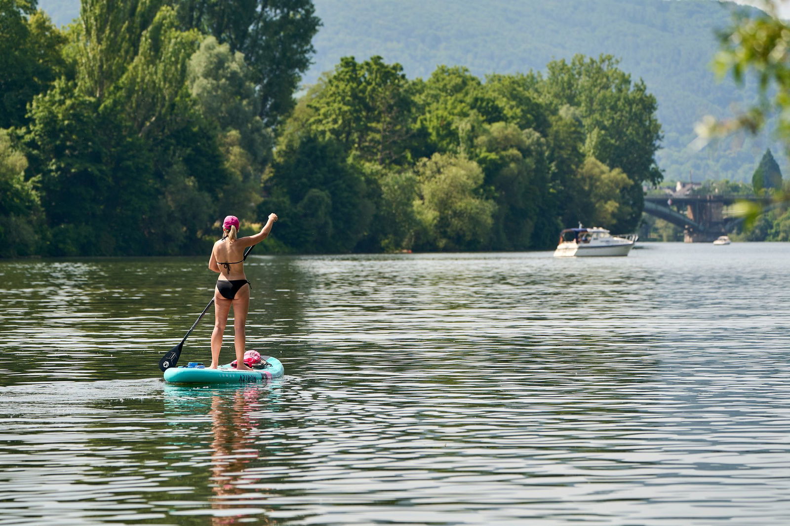 Menschen in Rheinland-Pfalz und im Saarland müssen laut Deutschem Wetterdienst (DWD) neben schwüler Hitze auch mit starken Gewittern und viel Regen rechnen. 