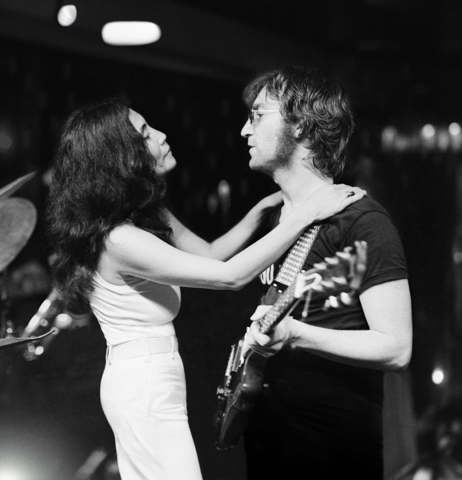 John Lennon und Yoko Ono in einer Szene des Films «One To One: John & Yoko» (undatierte Filmszene). 