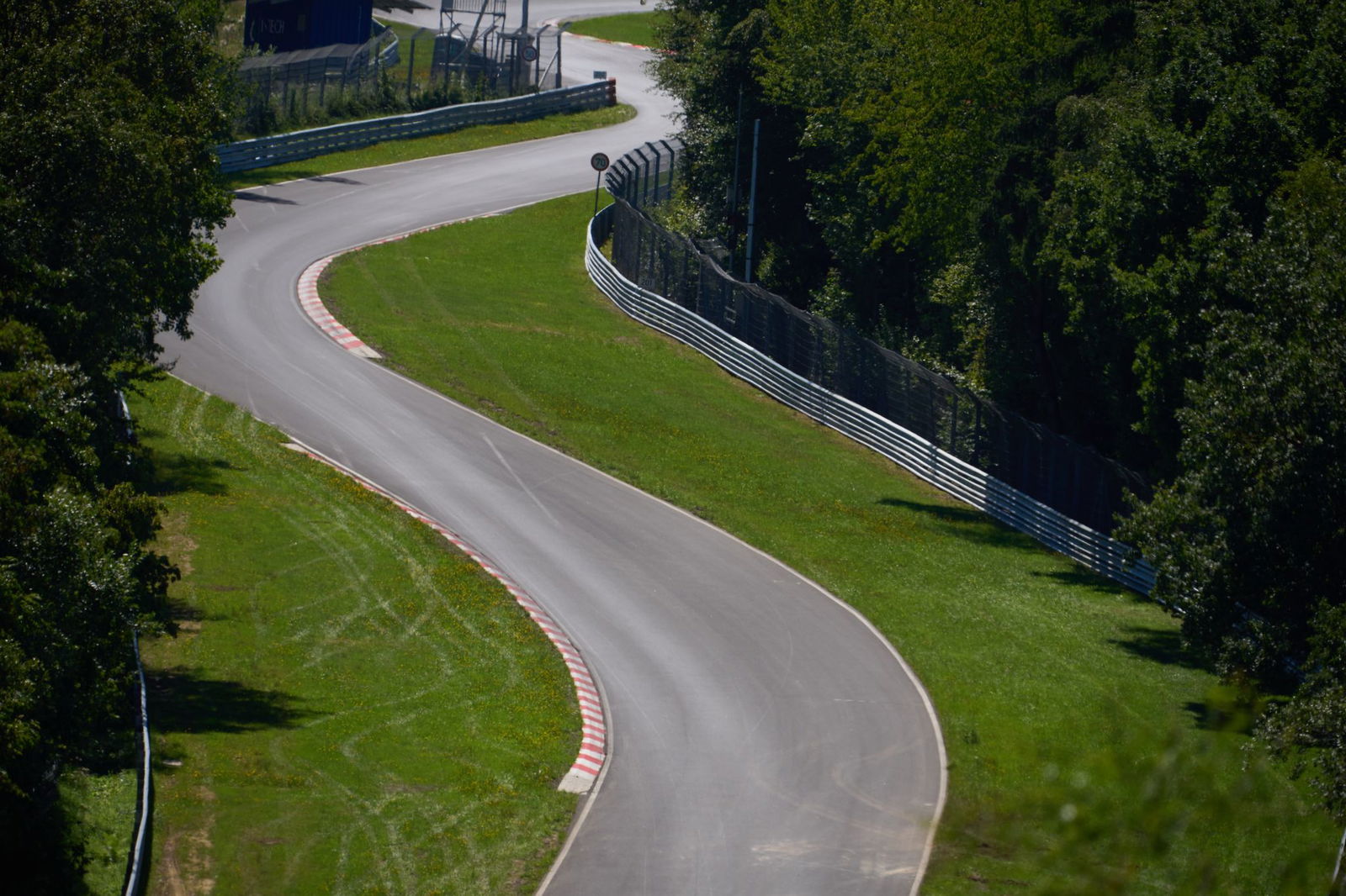 Auf einem Streckenabschnitt der Nordschleife auf dem Nürburgring kam es zu dem tödlichen Unfall. (Symbolbild)