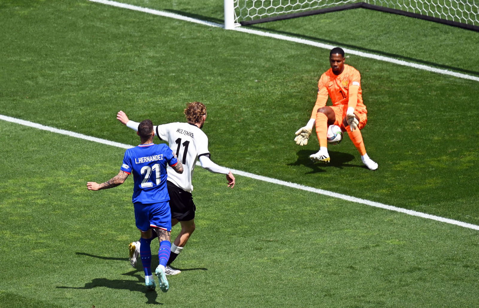 Nick Woltemade (M) durfte bei der Nations League zweimal von Beginn an ran.