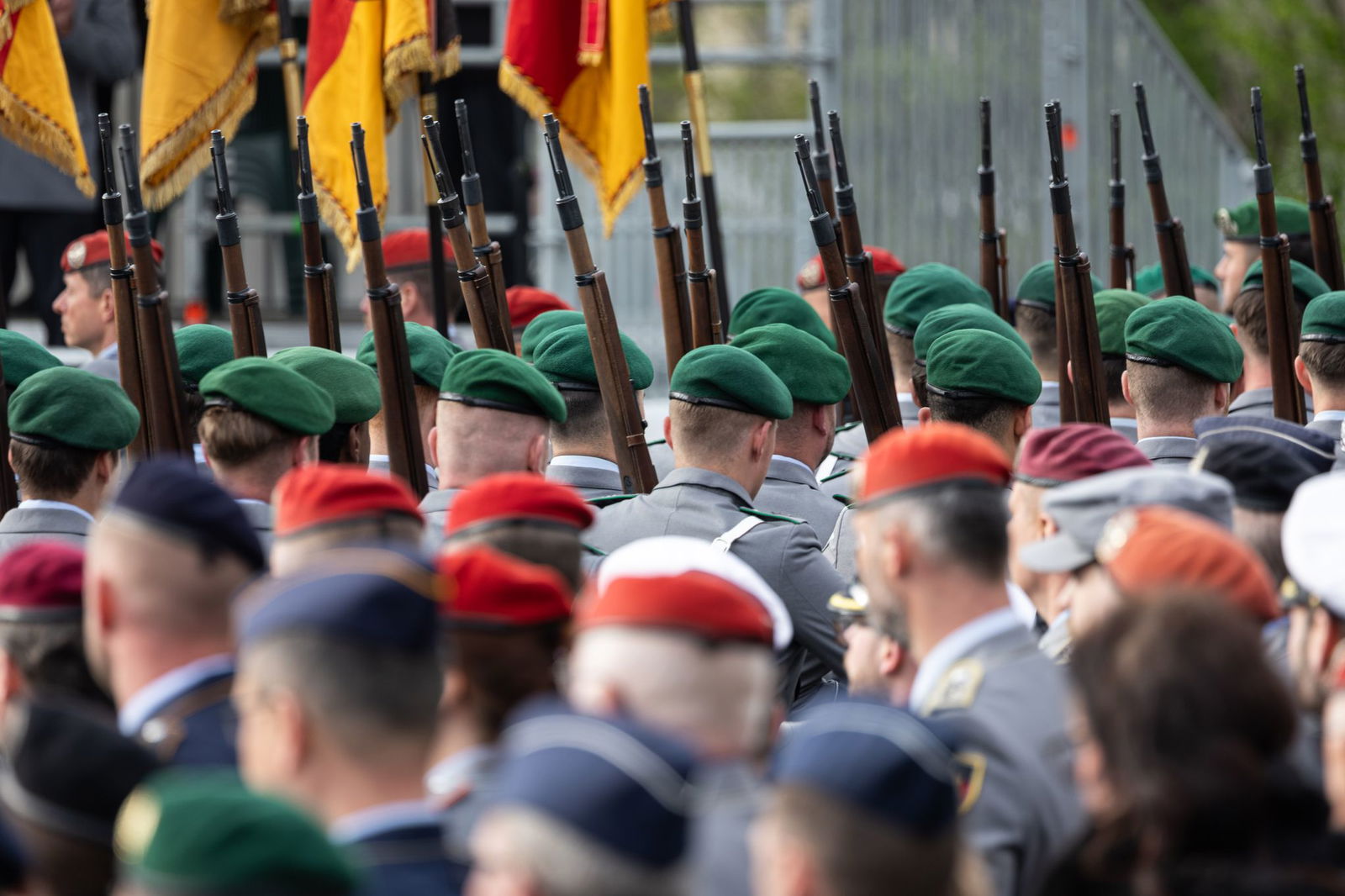 Kann die Vergrößerung der Bundeswehr auf bis zu 240.000 Soldaten auf Basis der Freiwilligkeit erreicht werden? (Archivbild) 