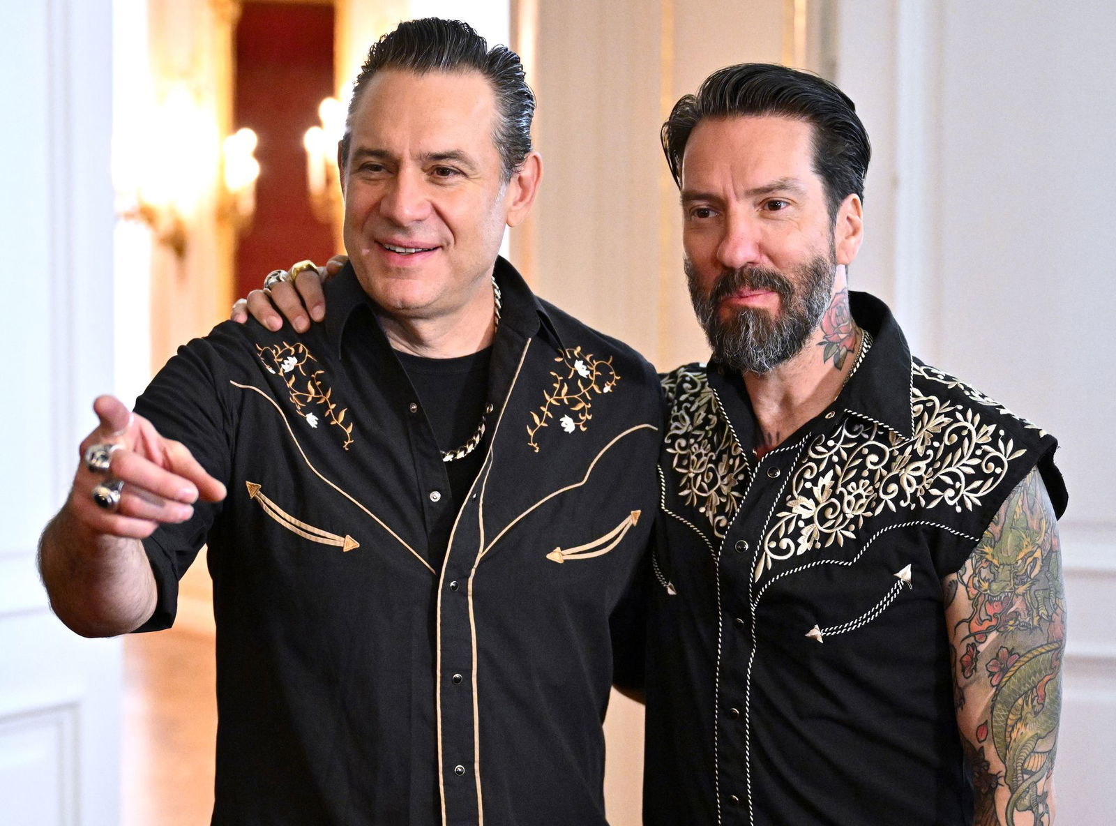 Die BossHoss-Sänger Sascha Vollmer (links) und Alec Völkel sind mit Schwarzenegger seit Jahren befreundet. 