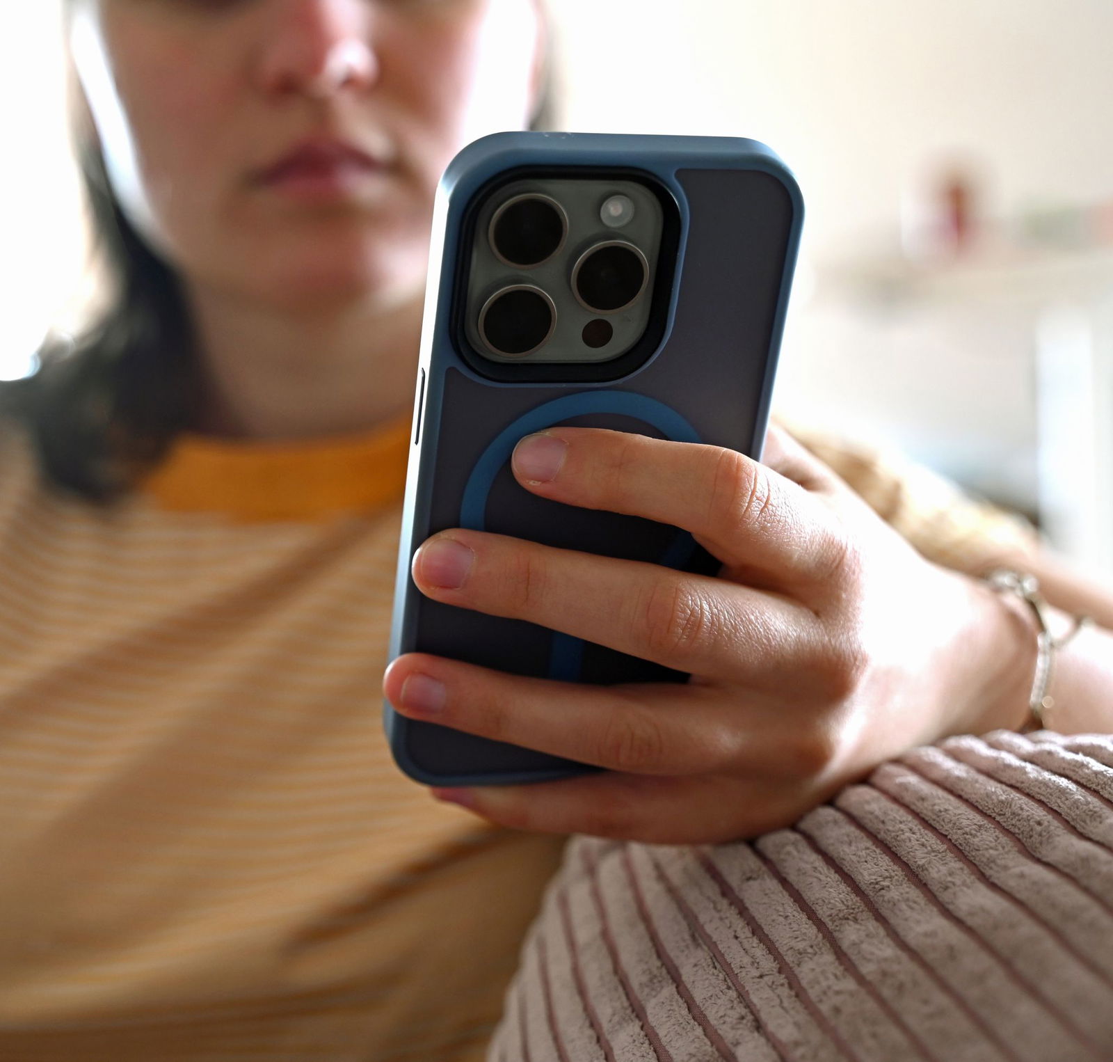 Immer mehr Kinder nutzen täglich ein Smartphone. (Symbolbild)