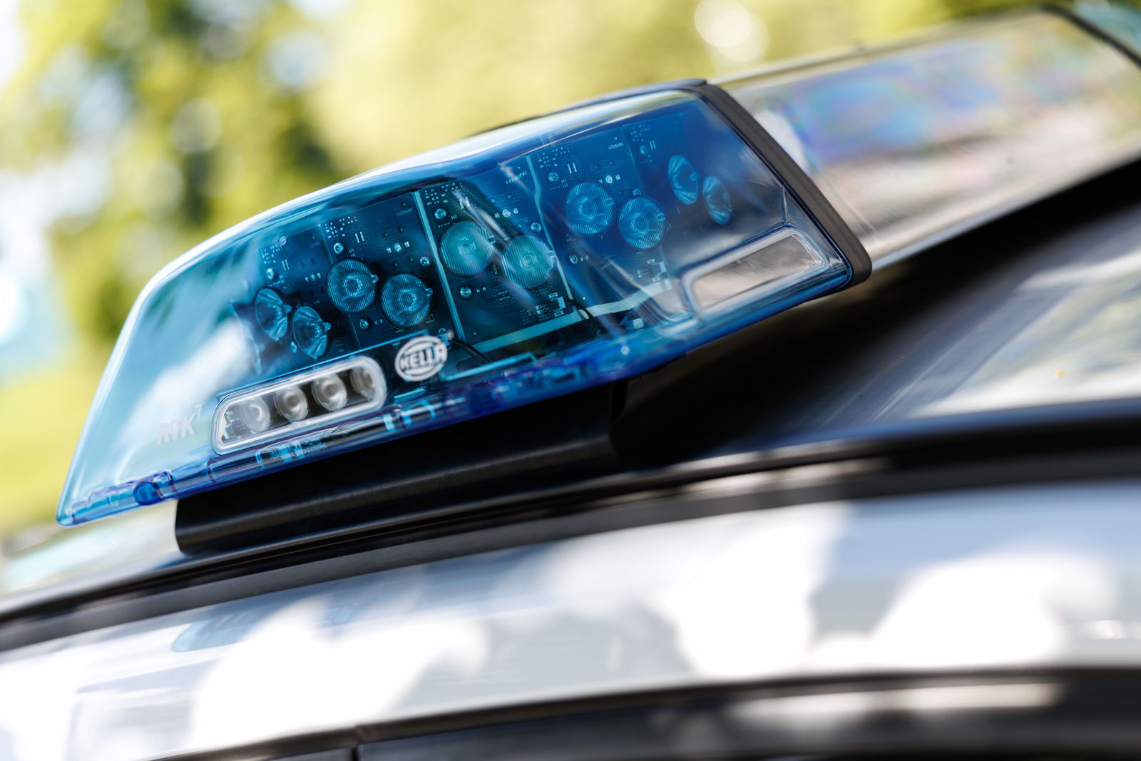 Streifenwagen mit Blaulicht