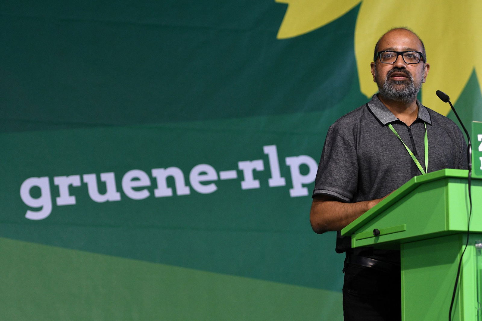 Der gesundheitspolitische Sprecher der Grünen-Fraktion, Josef Winkler, mahnt Hilfe für die Schwächsten bei der Hitze an. (Archivbild)